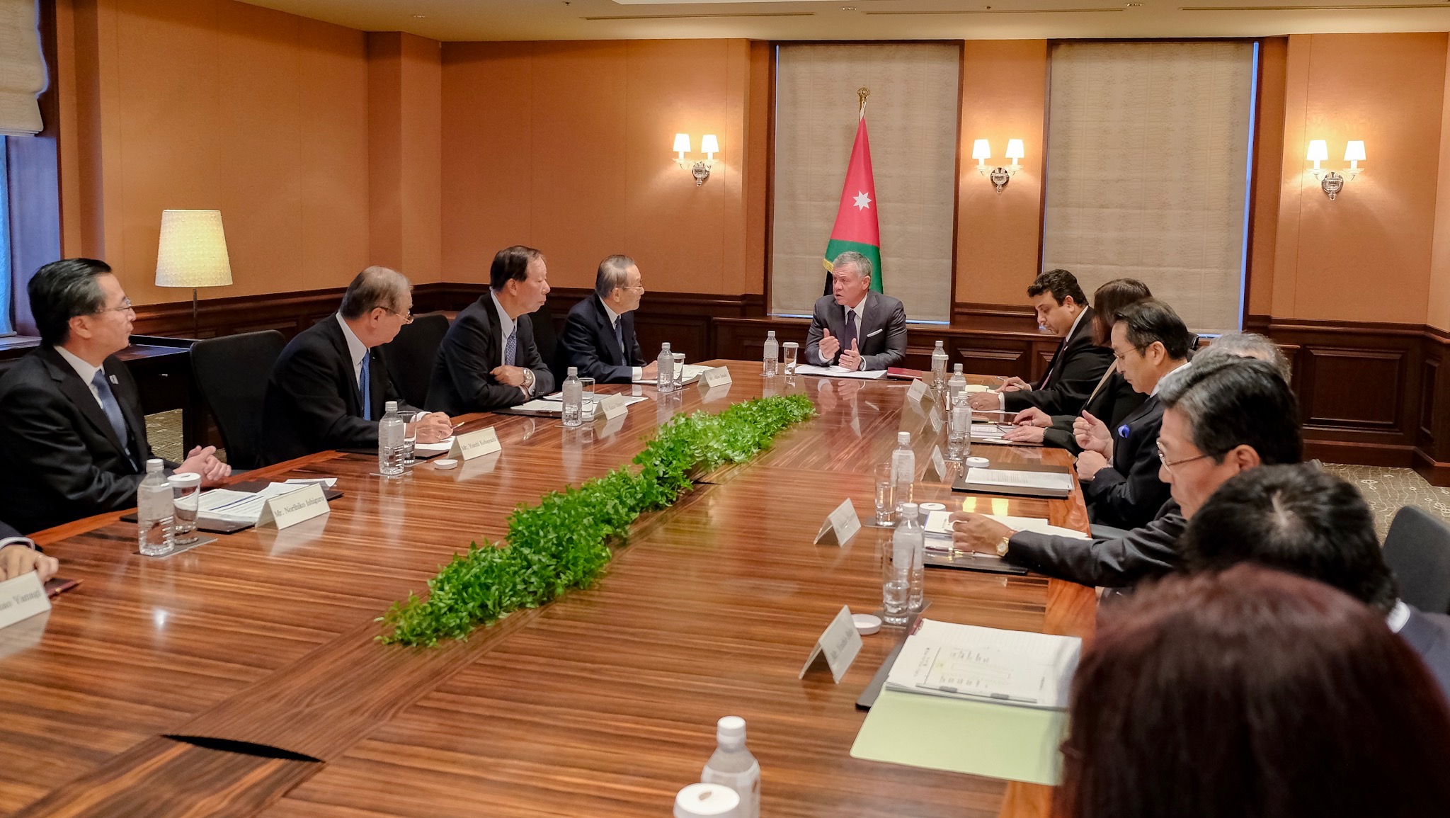 King meets members of Jordan-Japan Friendship Association ...