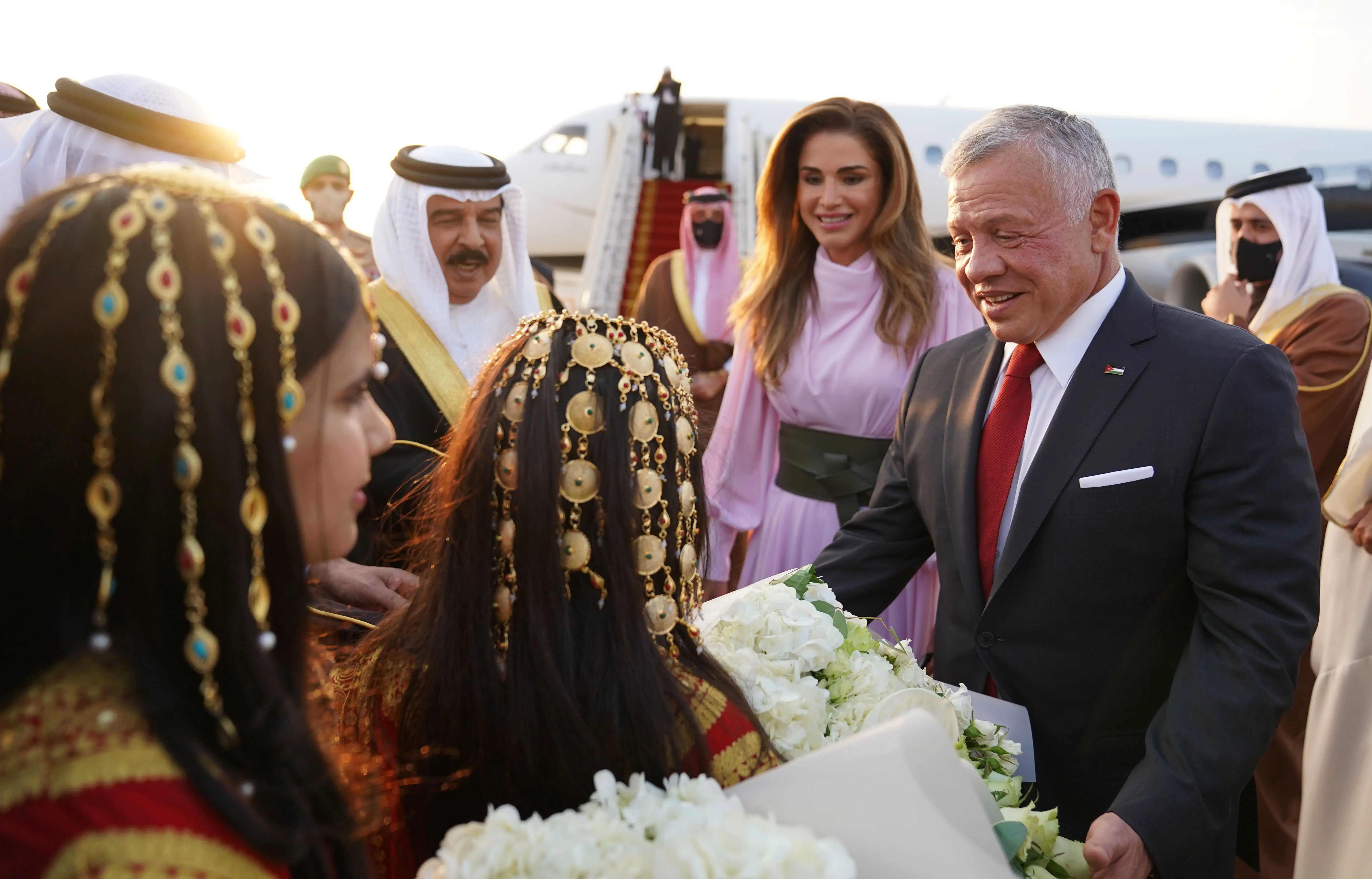 الملك يصل إلى البحرين