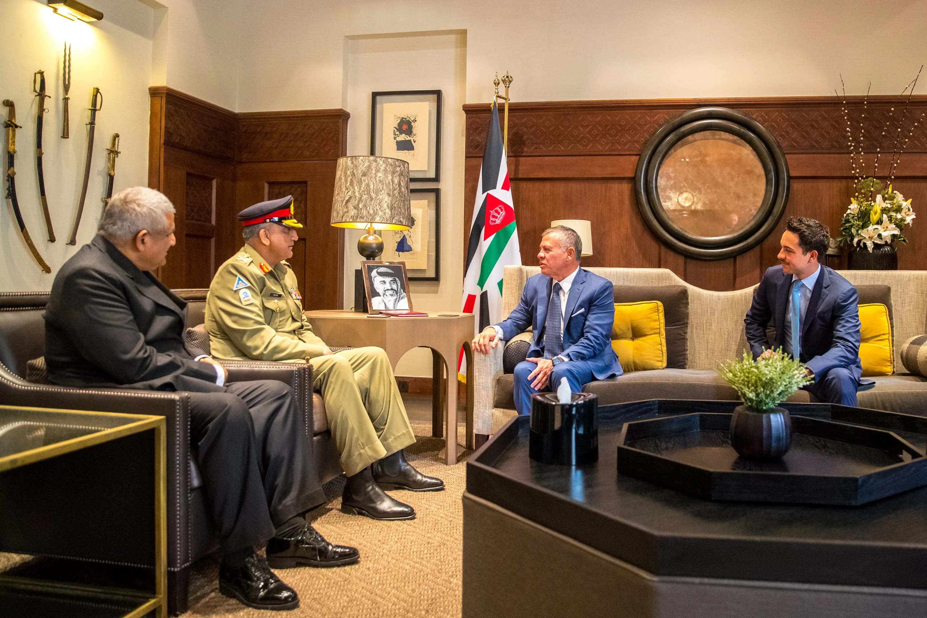 King receives Pakistan army staff chief