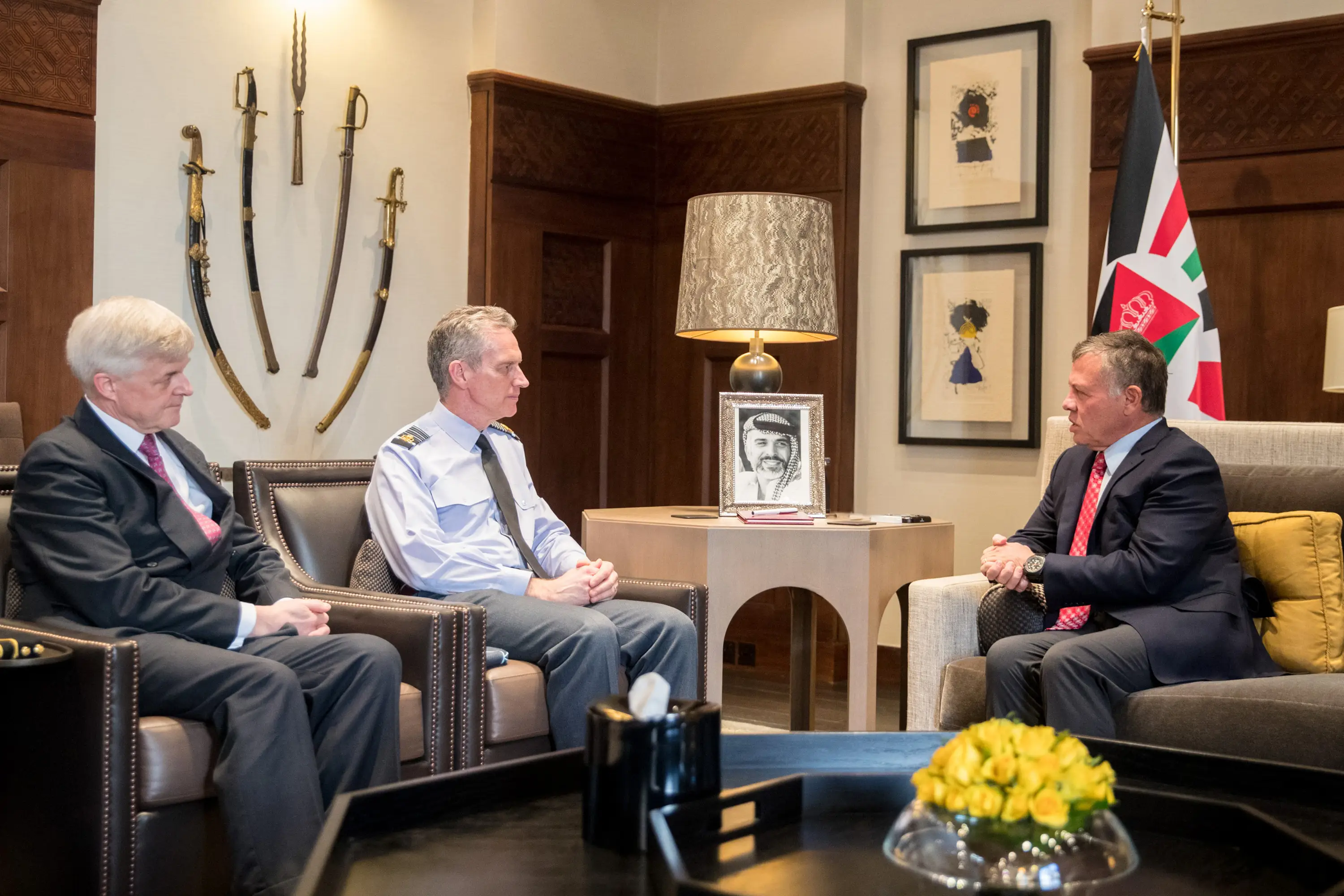 King receives chief of staff of UK Royal Air Force
