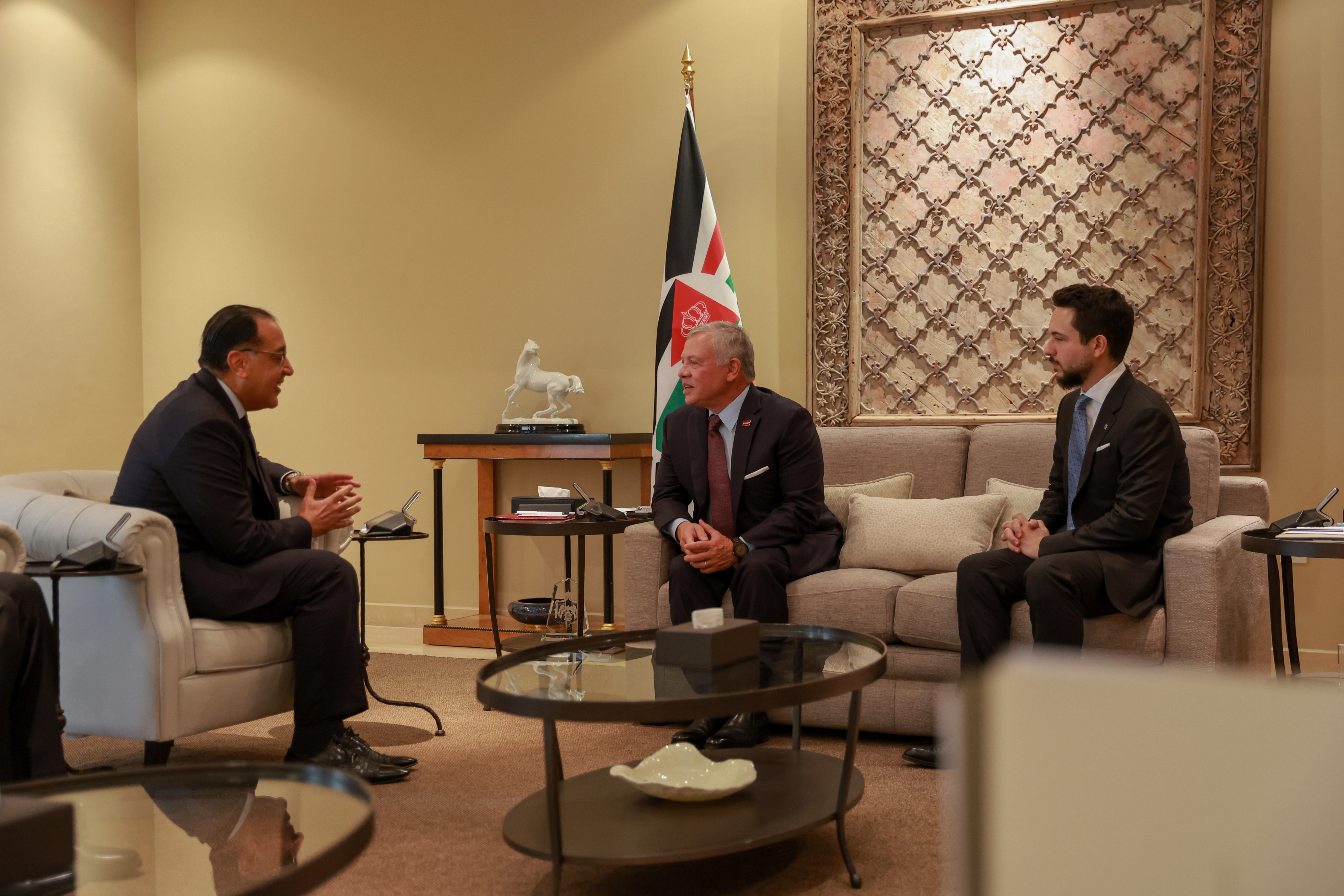 الملك يستقبل رئيس الوزراء المصري