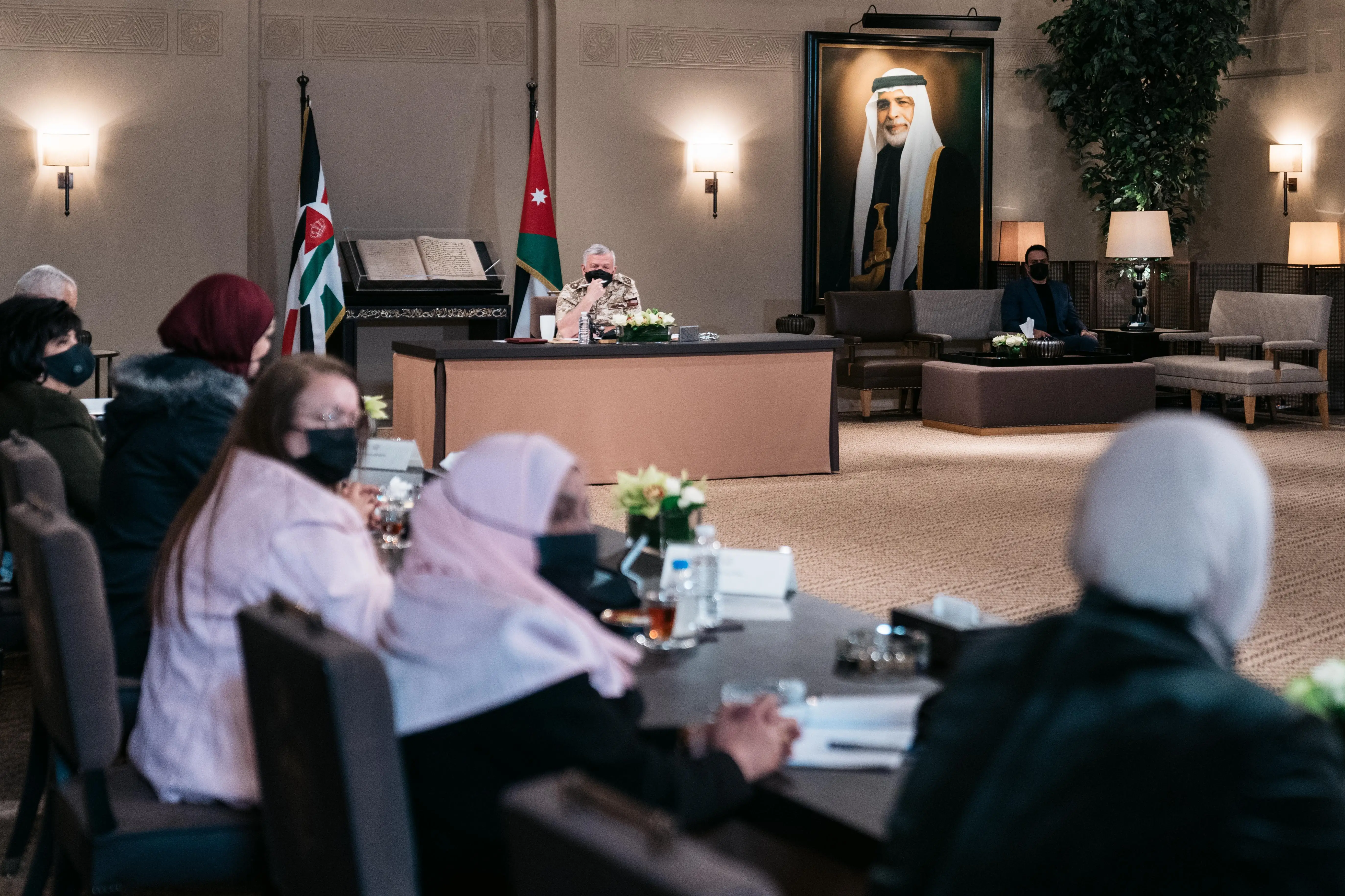 الملك يلتقي ممثلات عن القطاع النسائي ويؤكد دور المرأة في إنجاح عملية التحديث السياسي