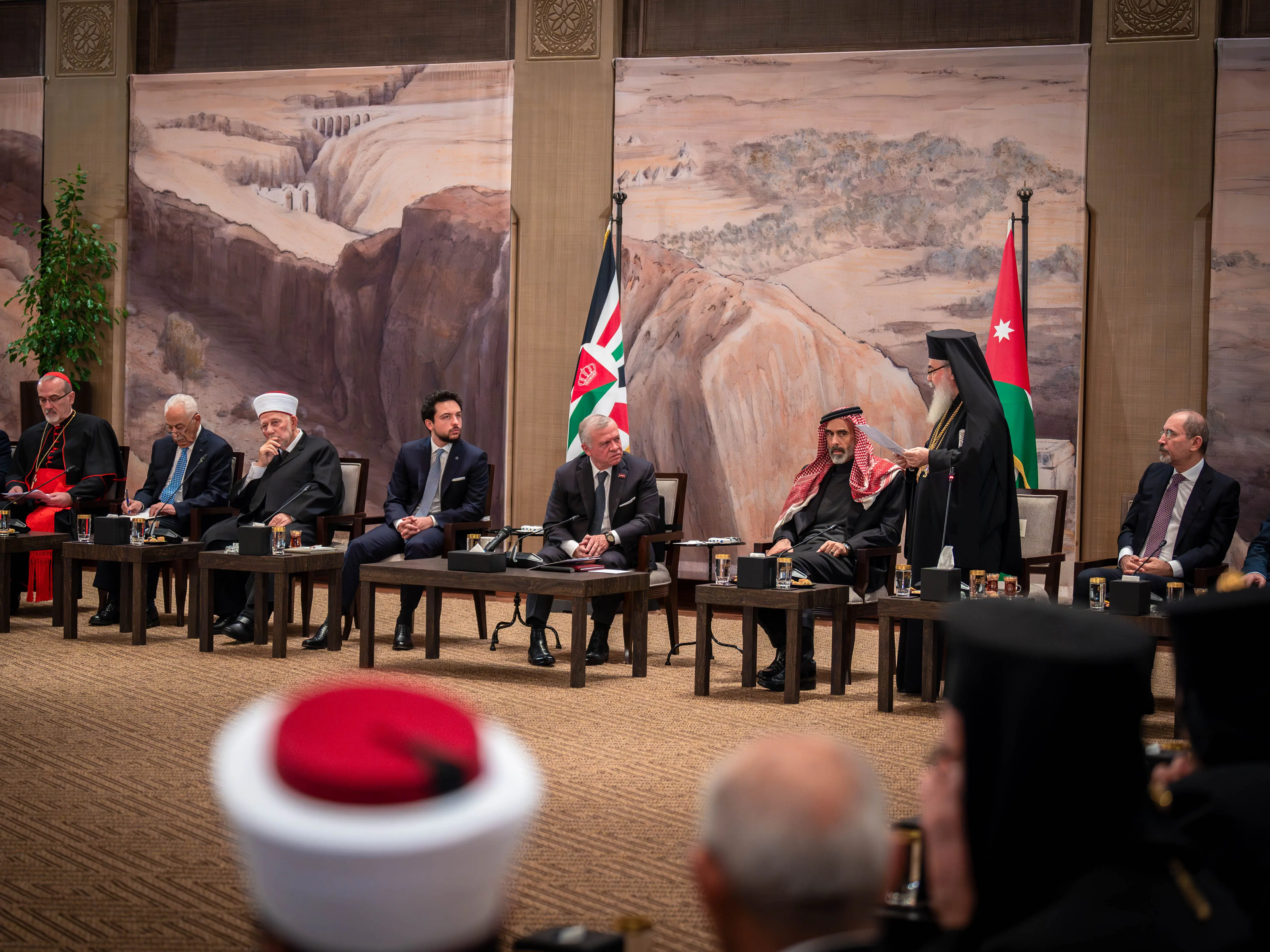 King meets religious leaders from Jerusalem, Jordan; reaffirms unwavering position towards Palestine