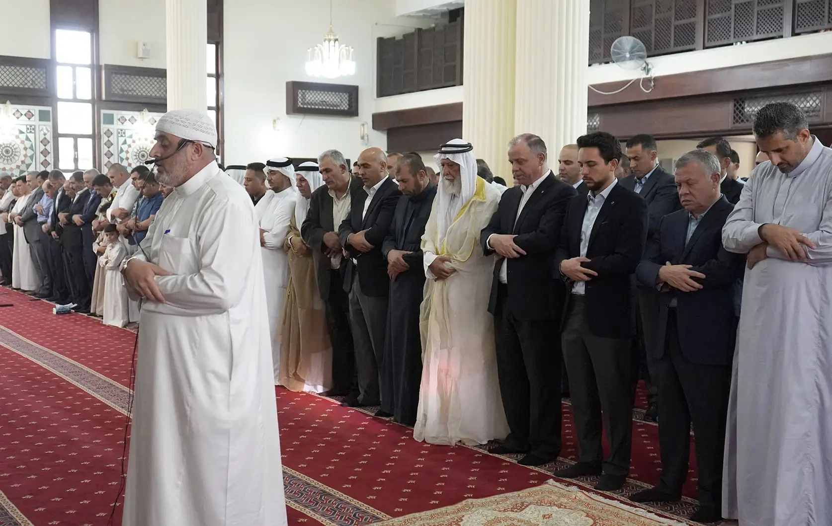 King, Crown Prince perform Eid Al Fitr prayer at Al Sharif Al Hussein bin Ali mosque