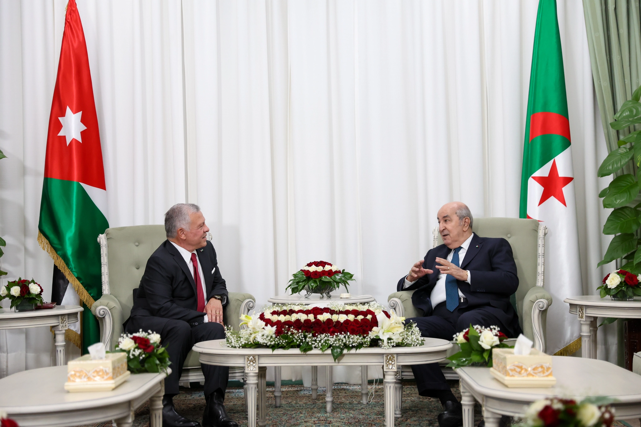 King, President Tebboune hold talks in Algeria