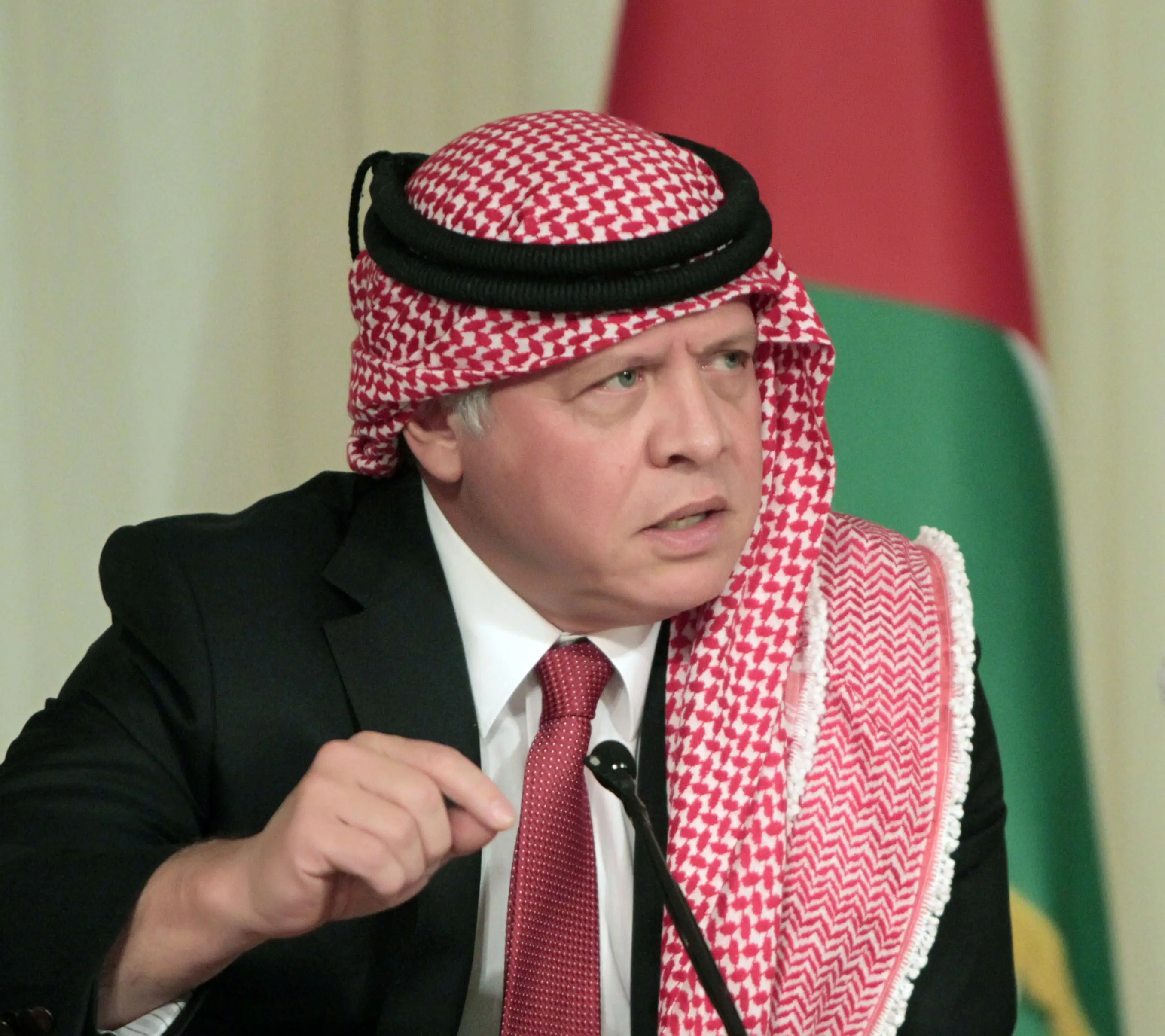 الملك يعرب عن فخره واعتزازه بلقاء الأهل في الزرقاء