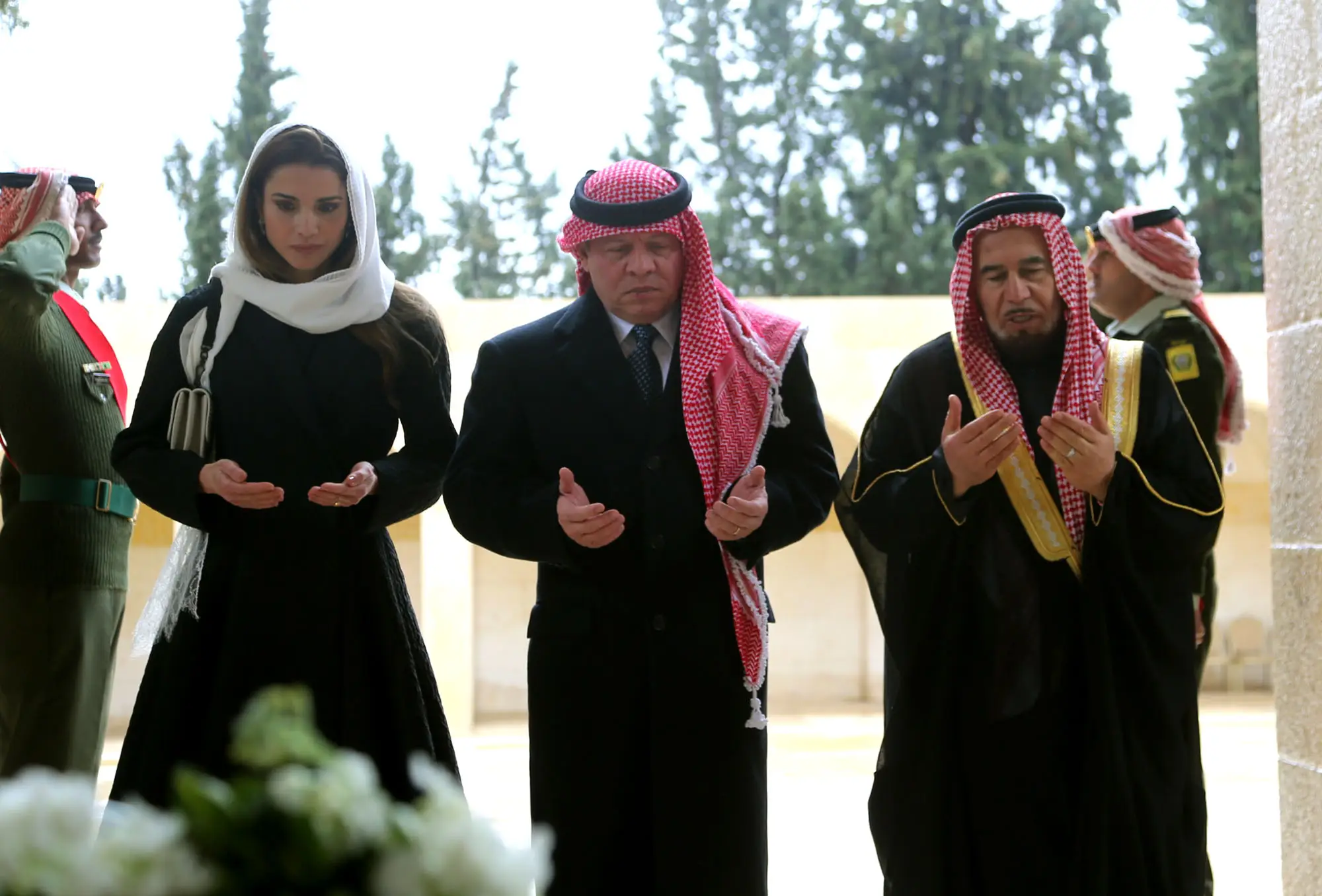الملك والملكة يزوران ضريح المغفور له بإذن ﷲ الملك الحسين