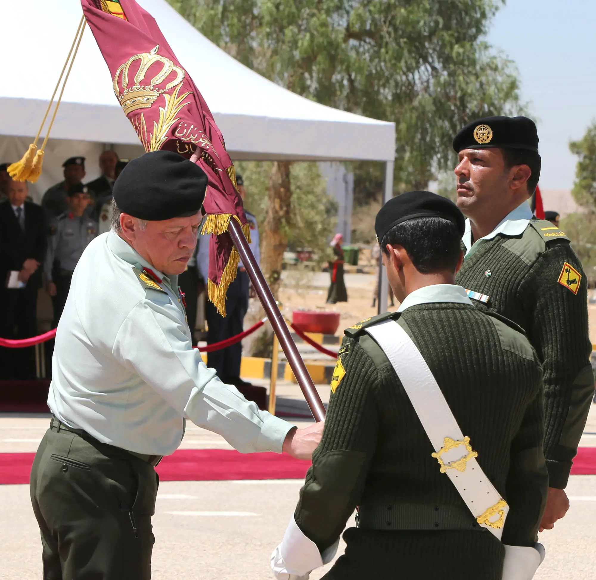 King presents Supreme Commander’s Flag to three army battalions