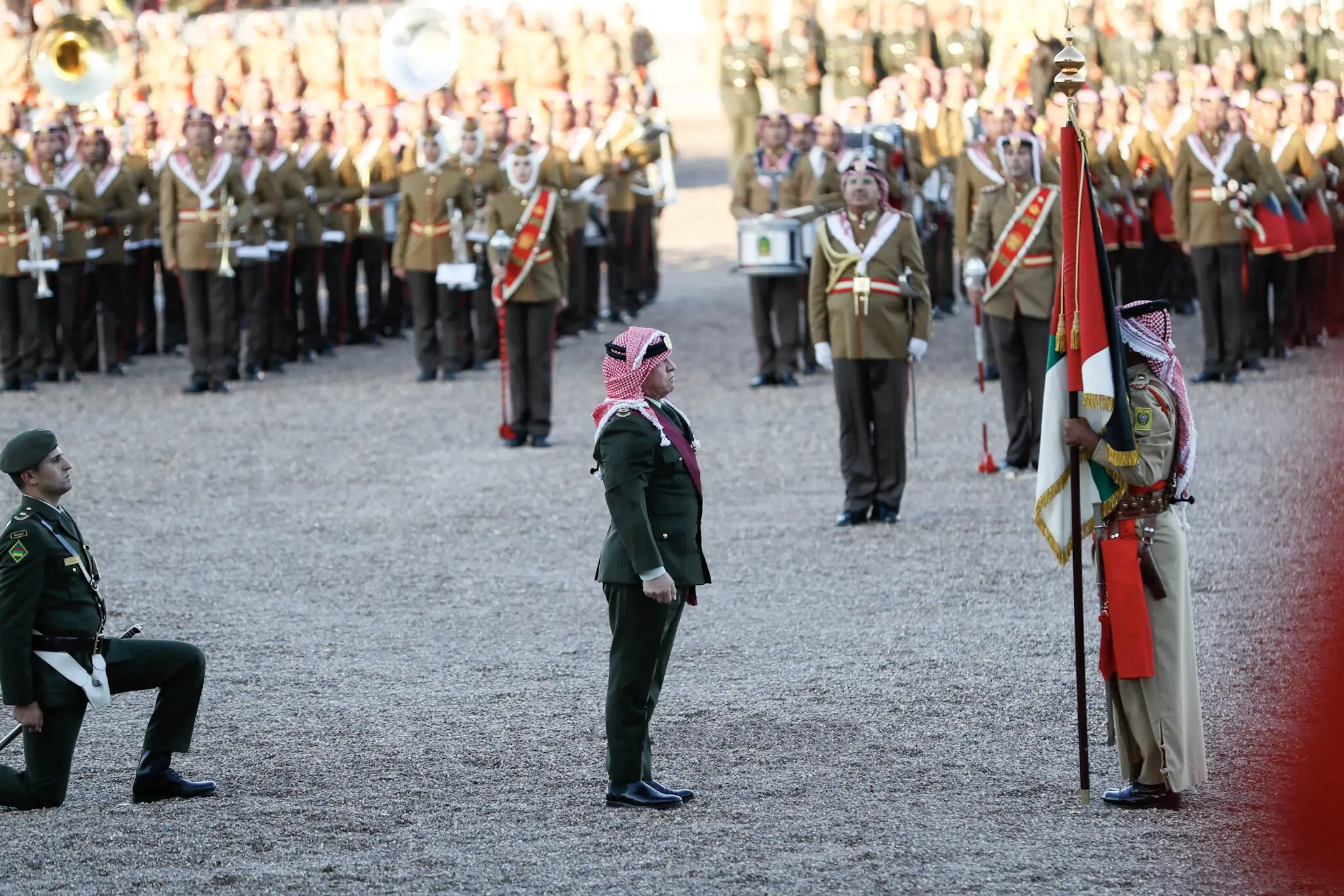 King attends annual Flag Parade, presents Great Arab Revolt Flag to 39th Jafar bin Abi Talib Mechanised Battalion