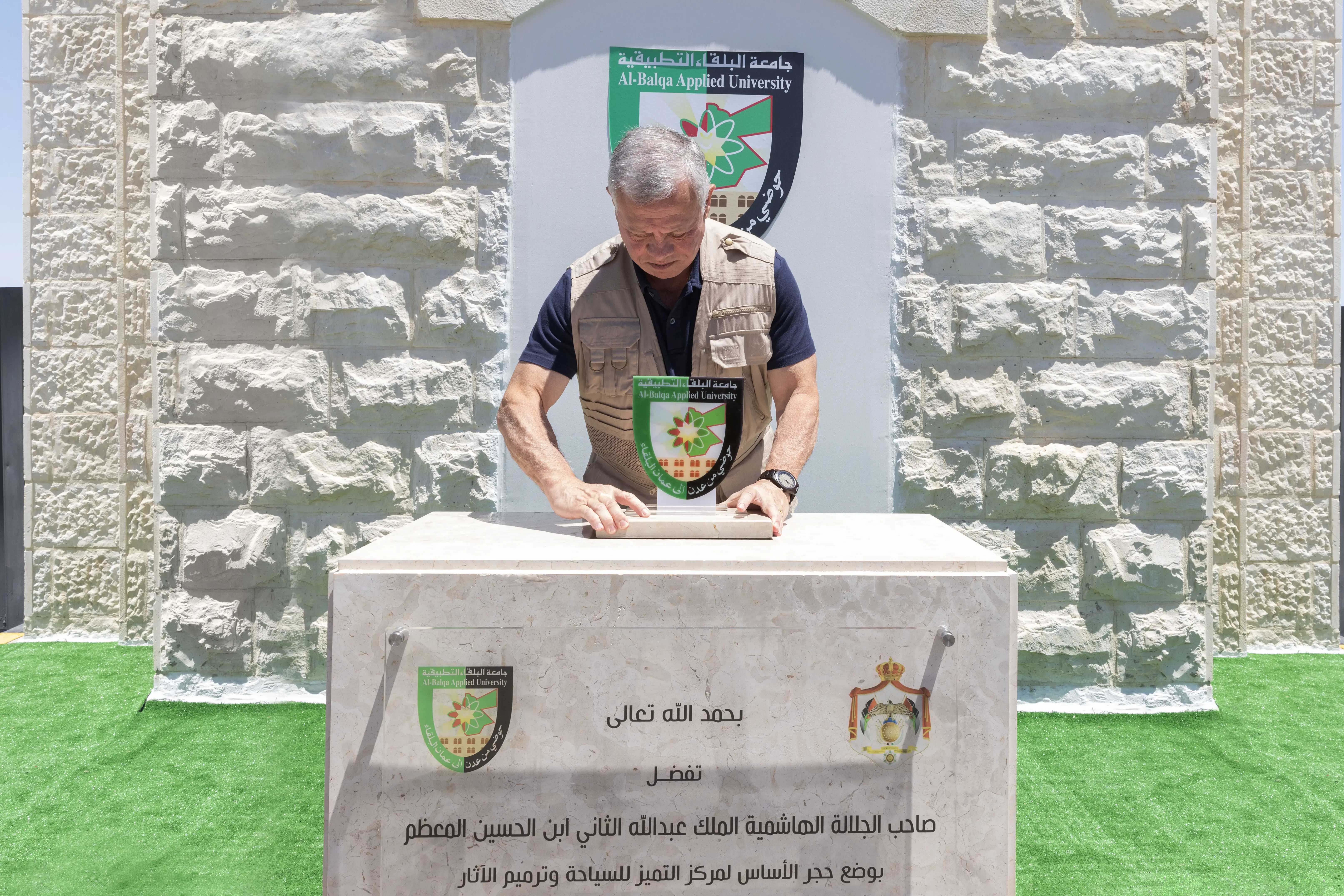 الملك يضع حجر الأساس لمركز التميز السياحي وترميم الآثار
