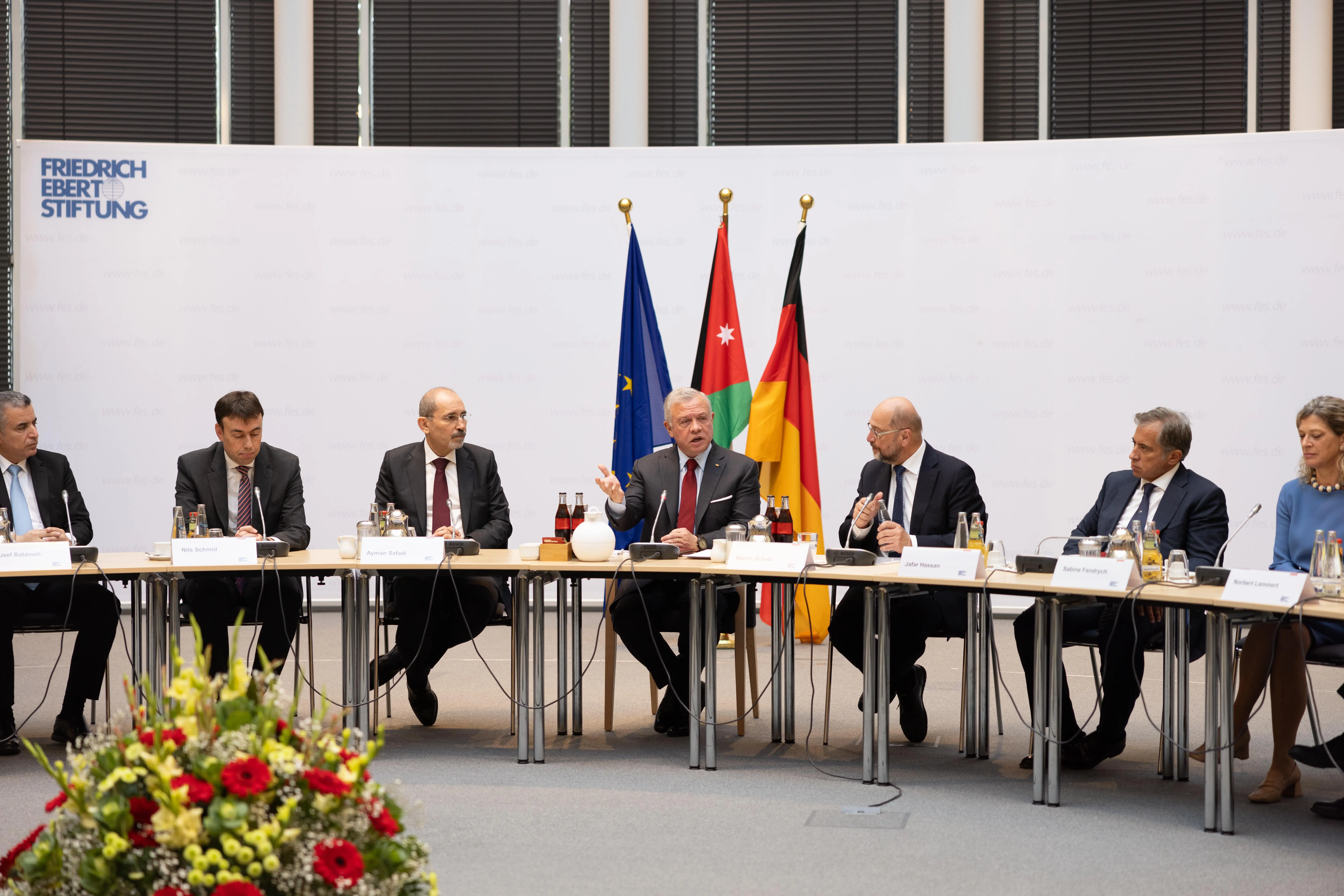 King meets German parliamentarians, representatives of think tanks