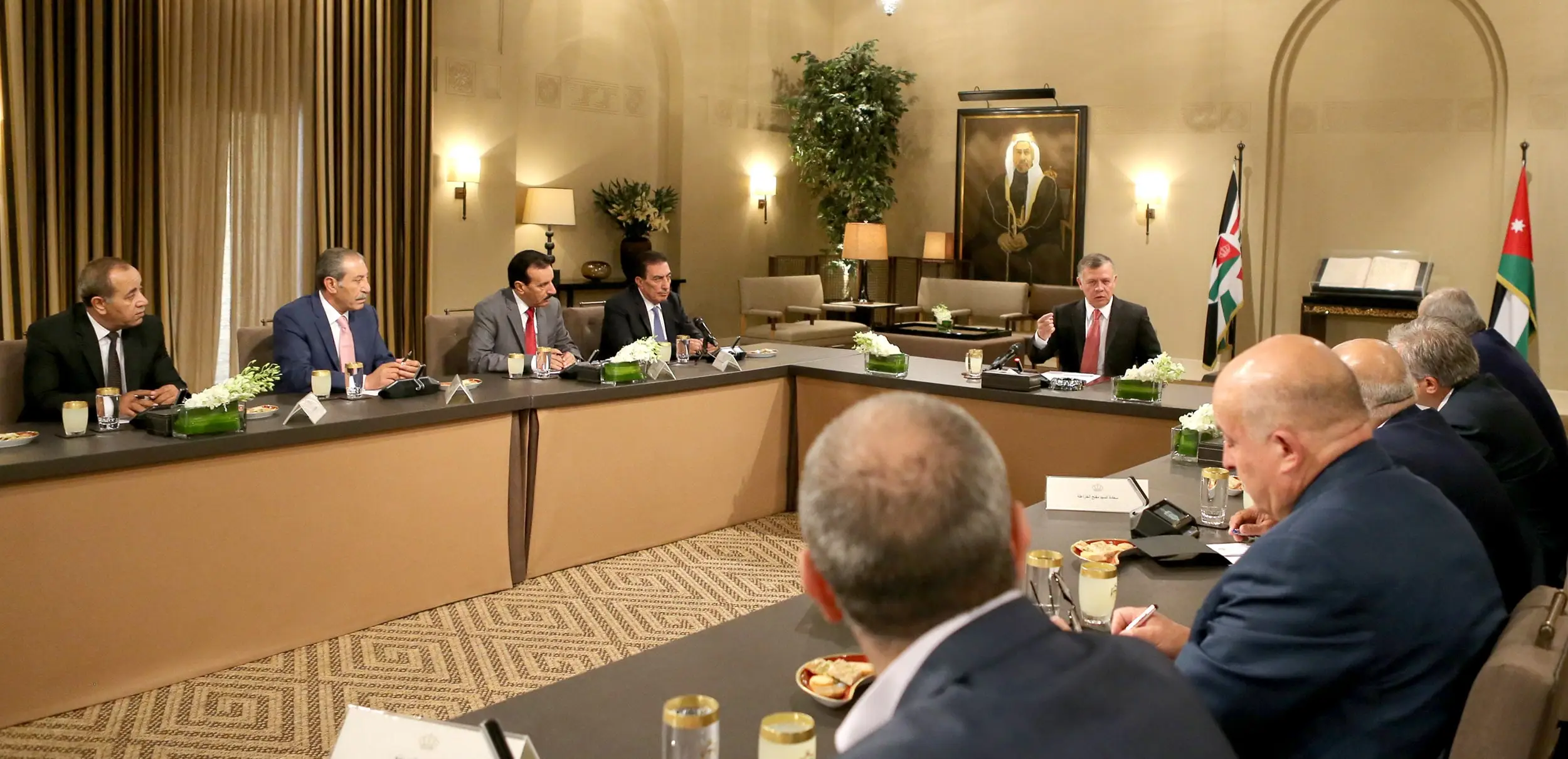 King meets House speaker, heads of blocs; urges government-Parliament coordination to serve citizens