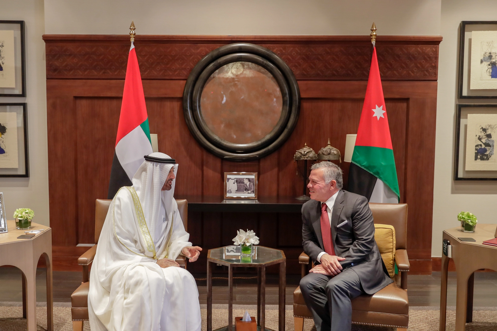 King holds talks with Abu Dhabi crown prince