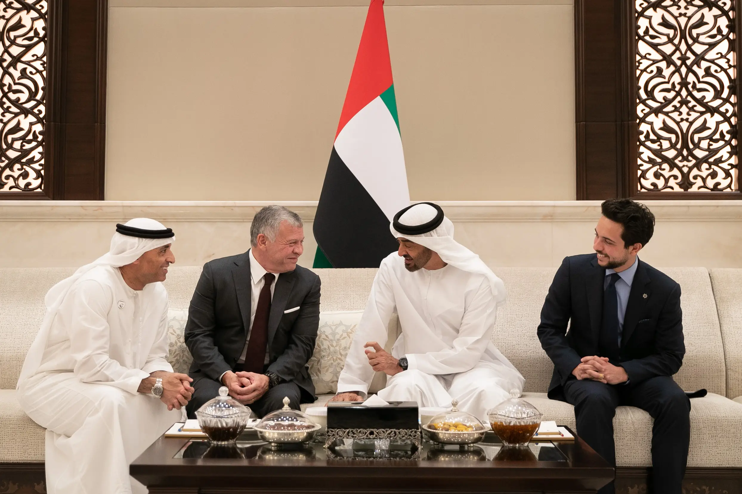 King, Abu Dhabi Crown Prince reaffirm strong Jordan-UAE ties