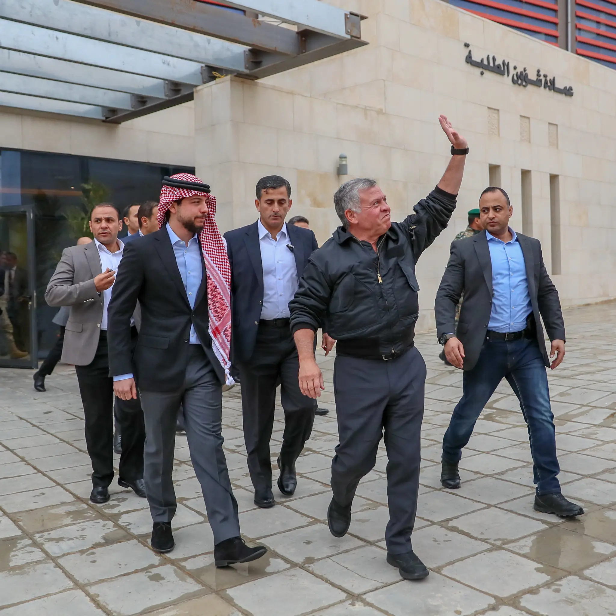 الملك يرافقه ولي العهد يزور الطفيلة ويلتقي وجهاء وأبناء وبنات المحافظة