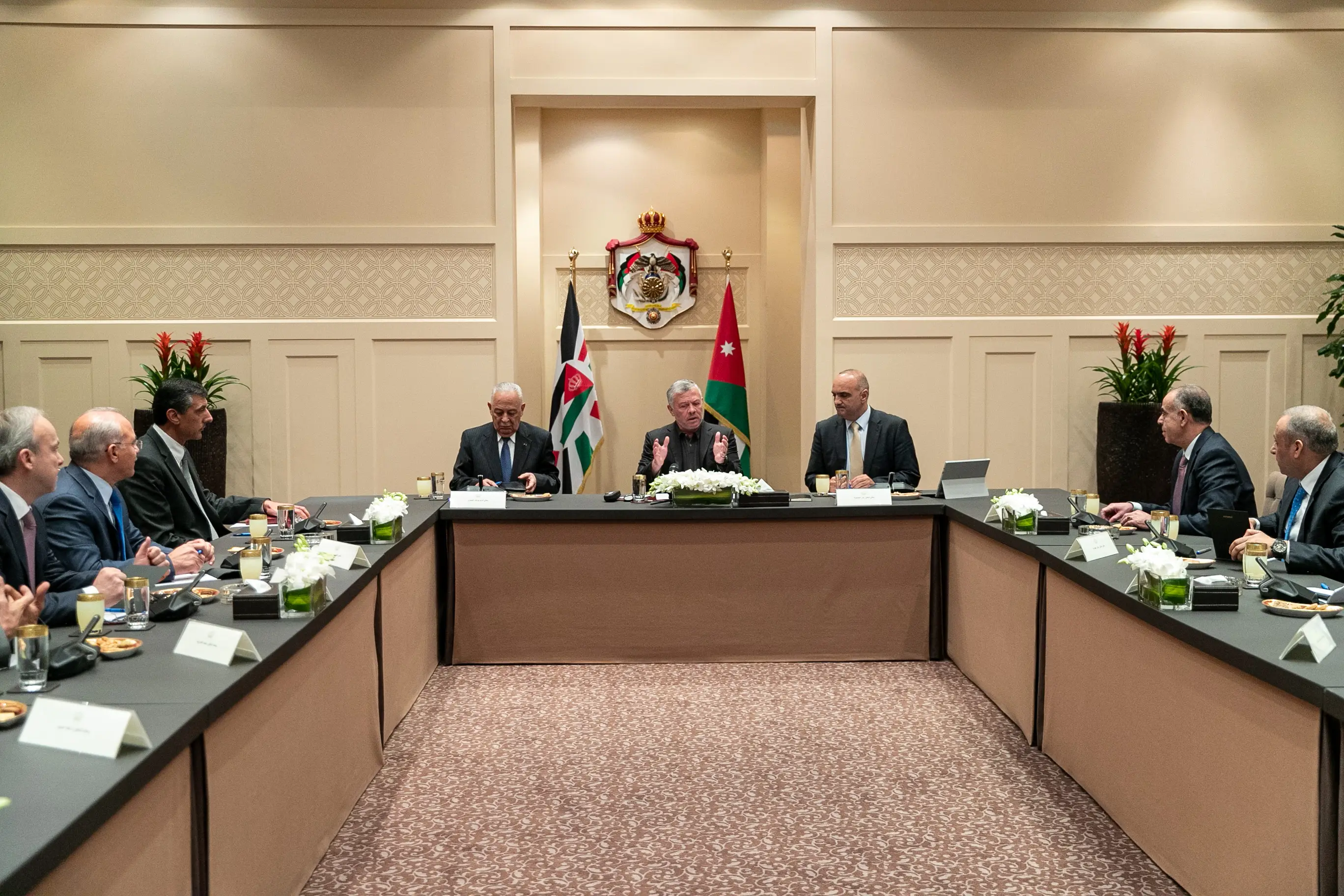 King meets political, economic, academic, and media figures