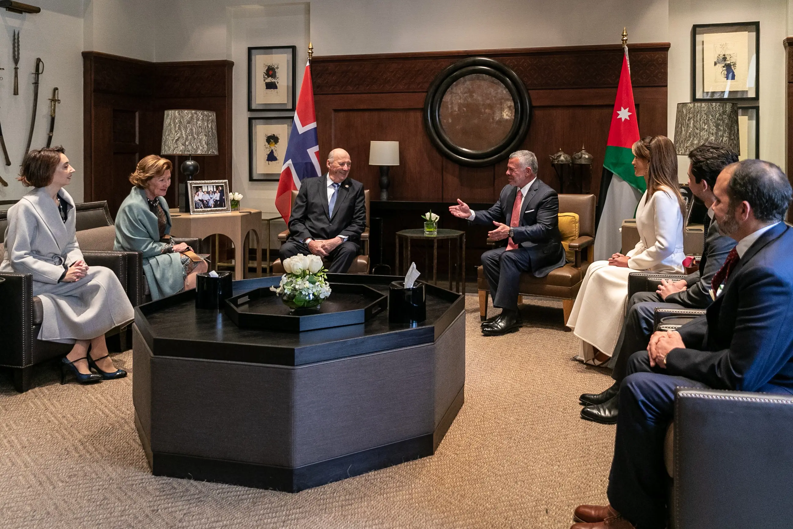 King holds talks with Norway monarch at Al Husseiniya Palace