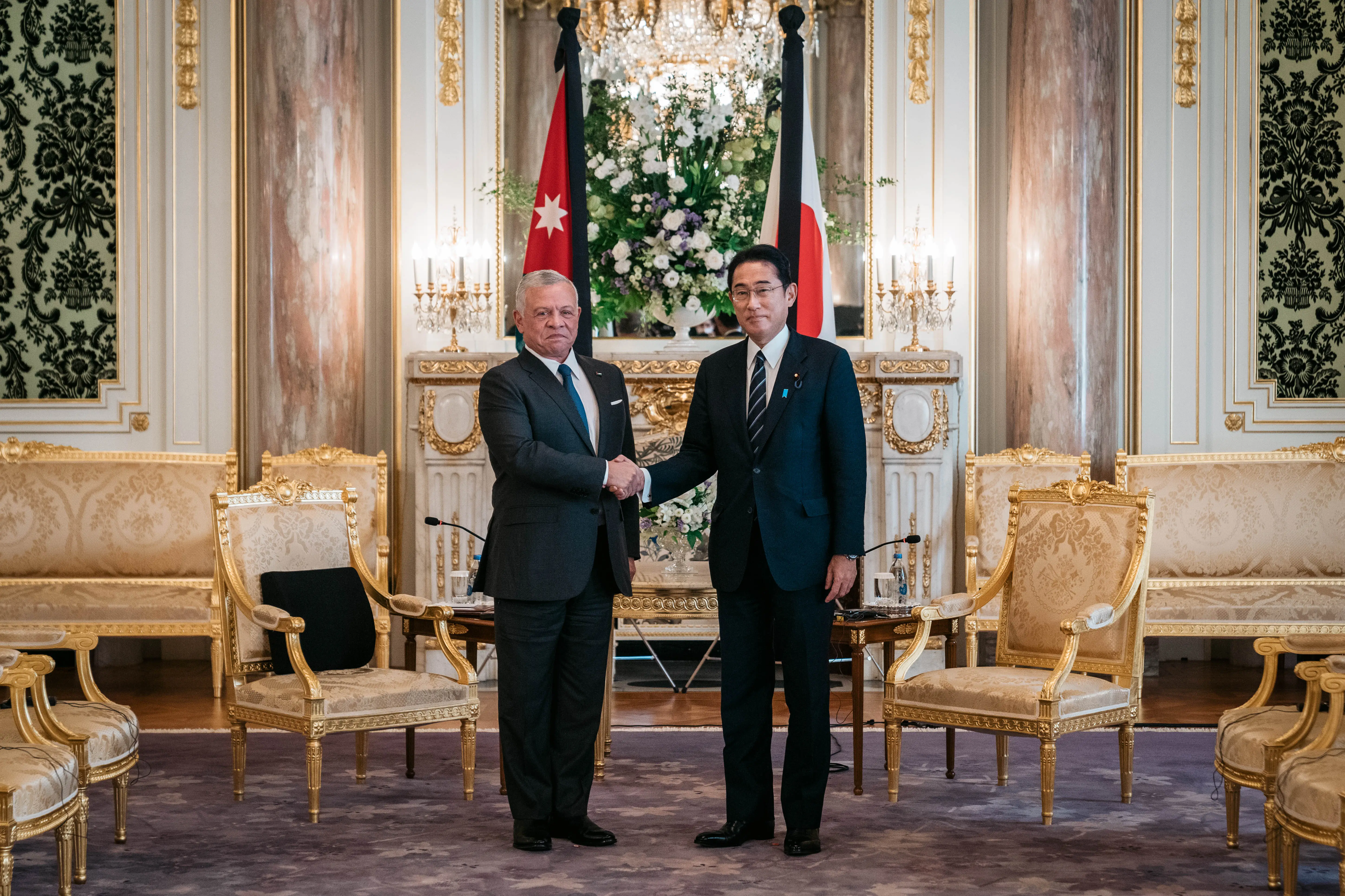 King, Japan PM discuss ties, regional, international developments