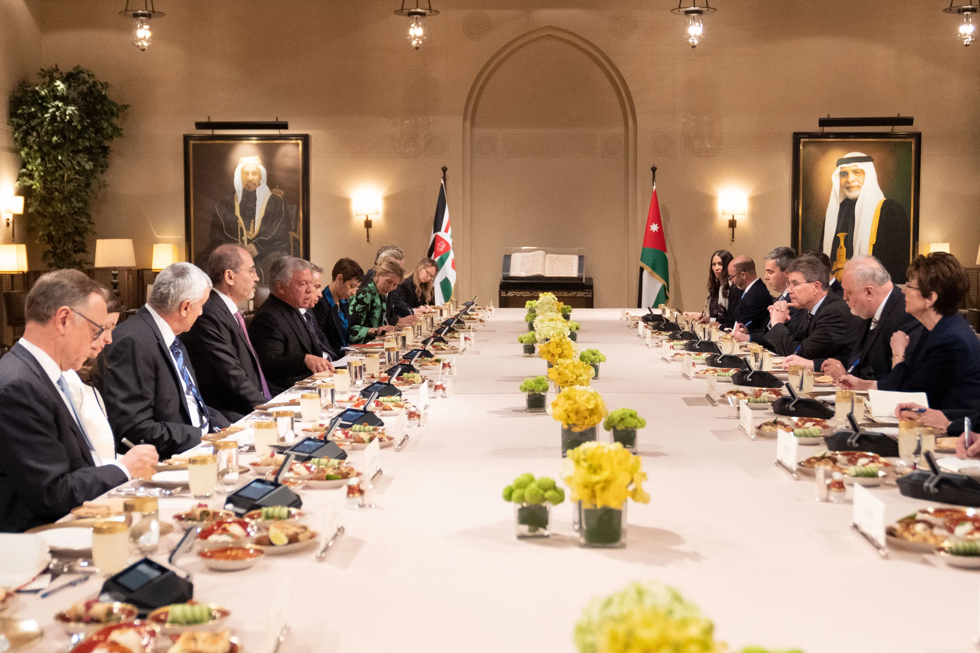 King meets ambassadors of EU countries in Jordan