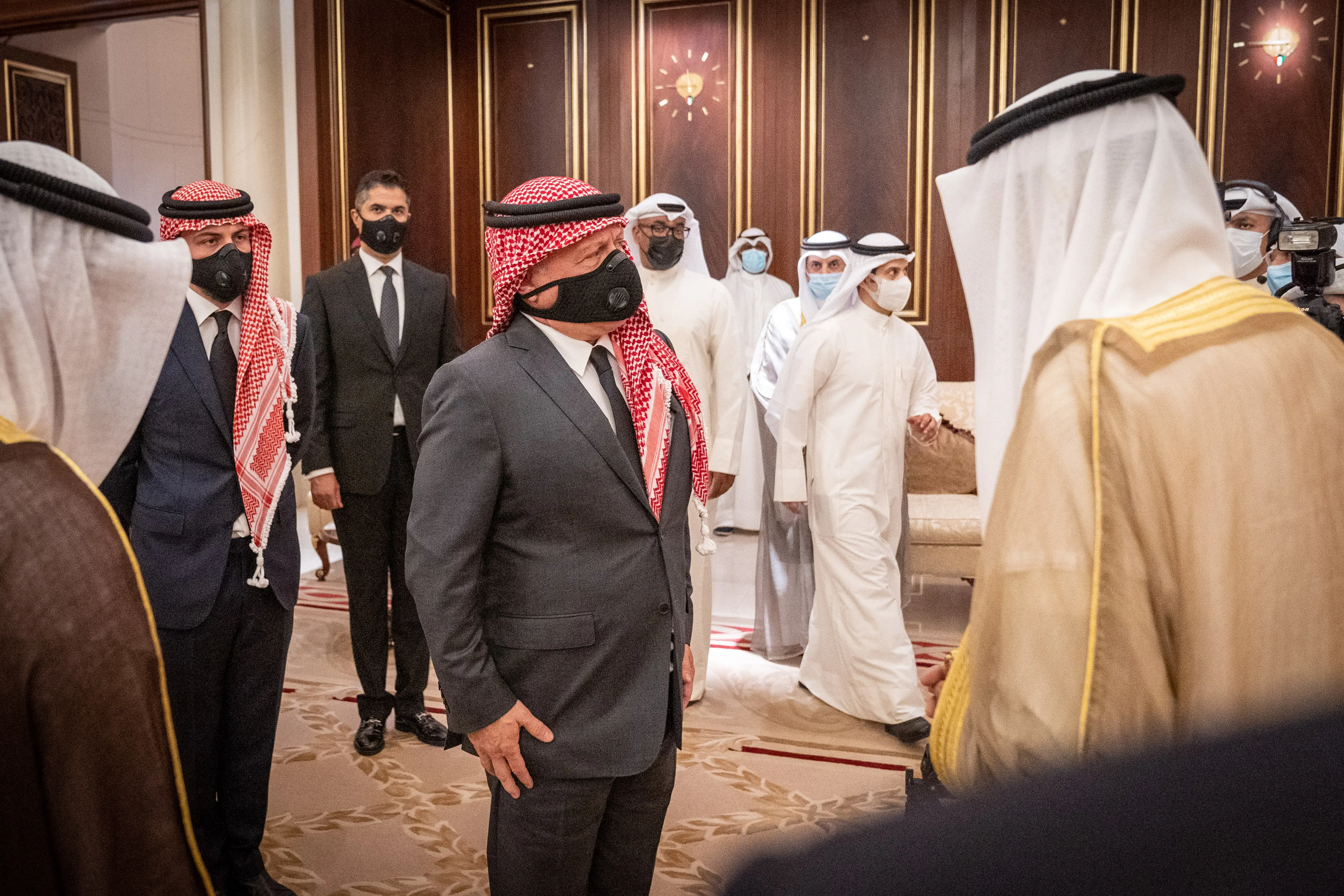 King, Crown Prince extend condolences to Kuwait emir over passing of Sheikh Sabah