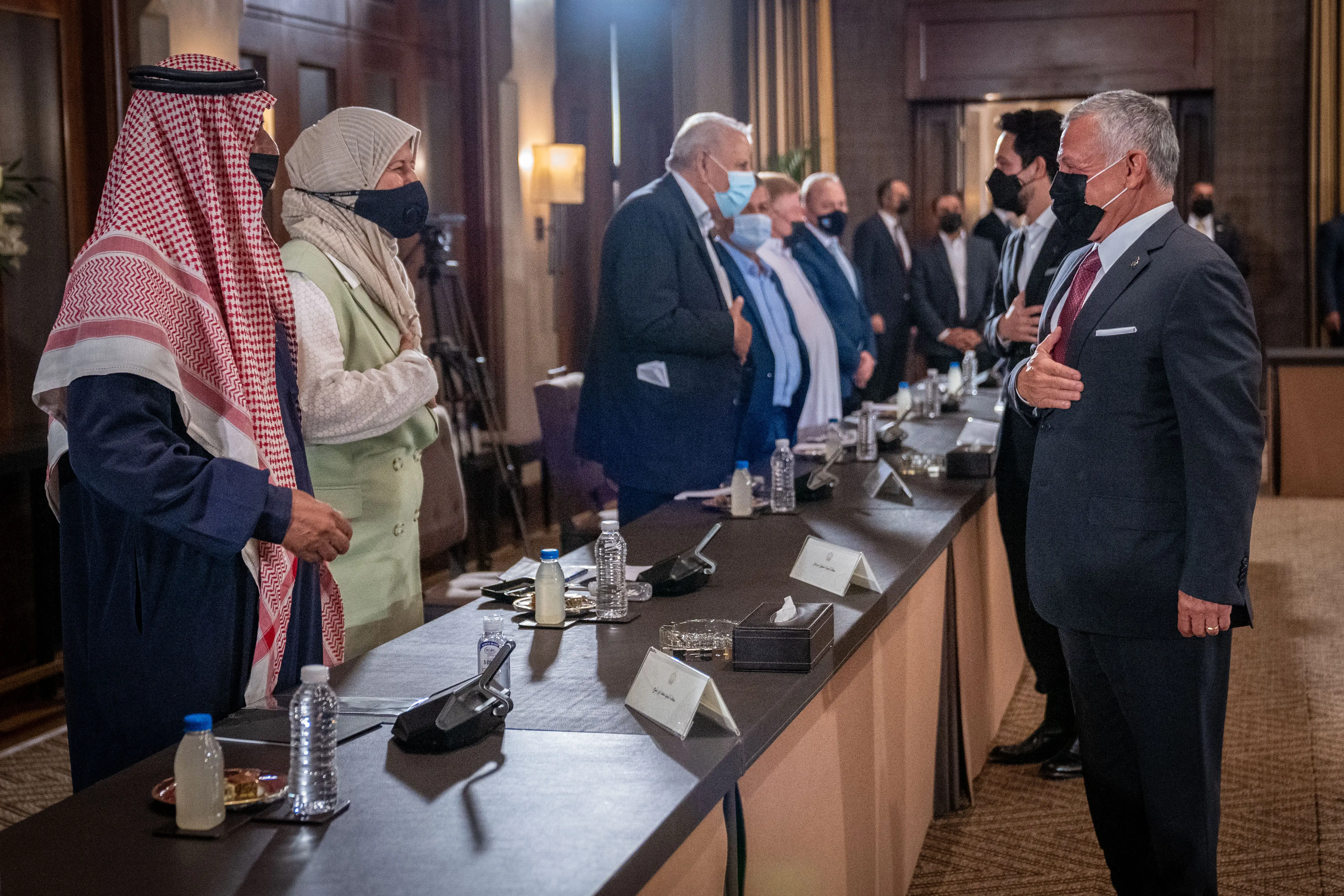 King meets representatives of Palestinian refugee camps in Jordan