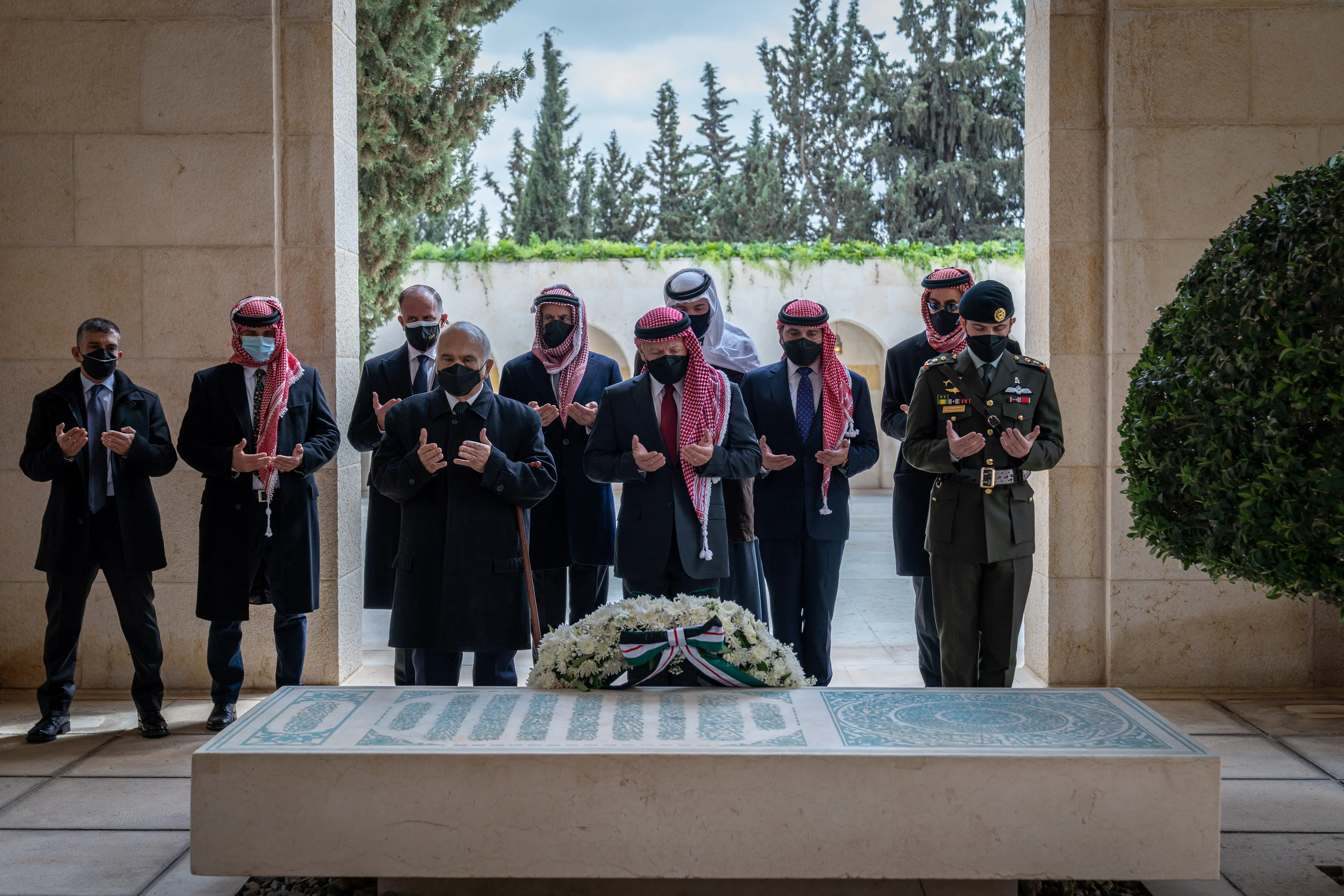 King, Crown Prince visit Royal Cemetery