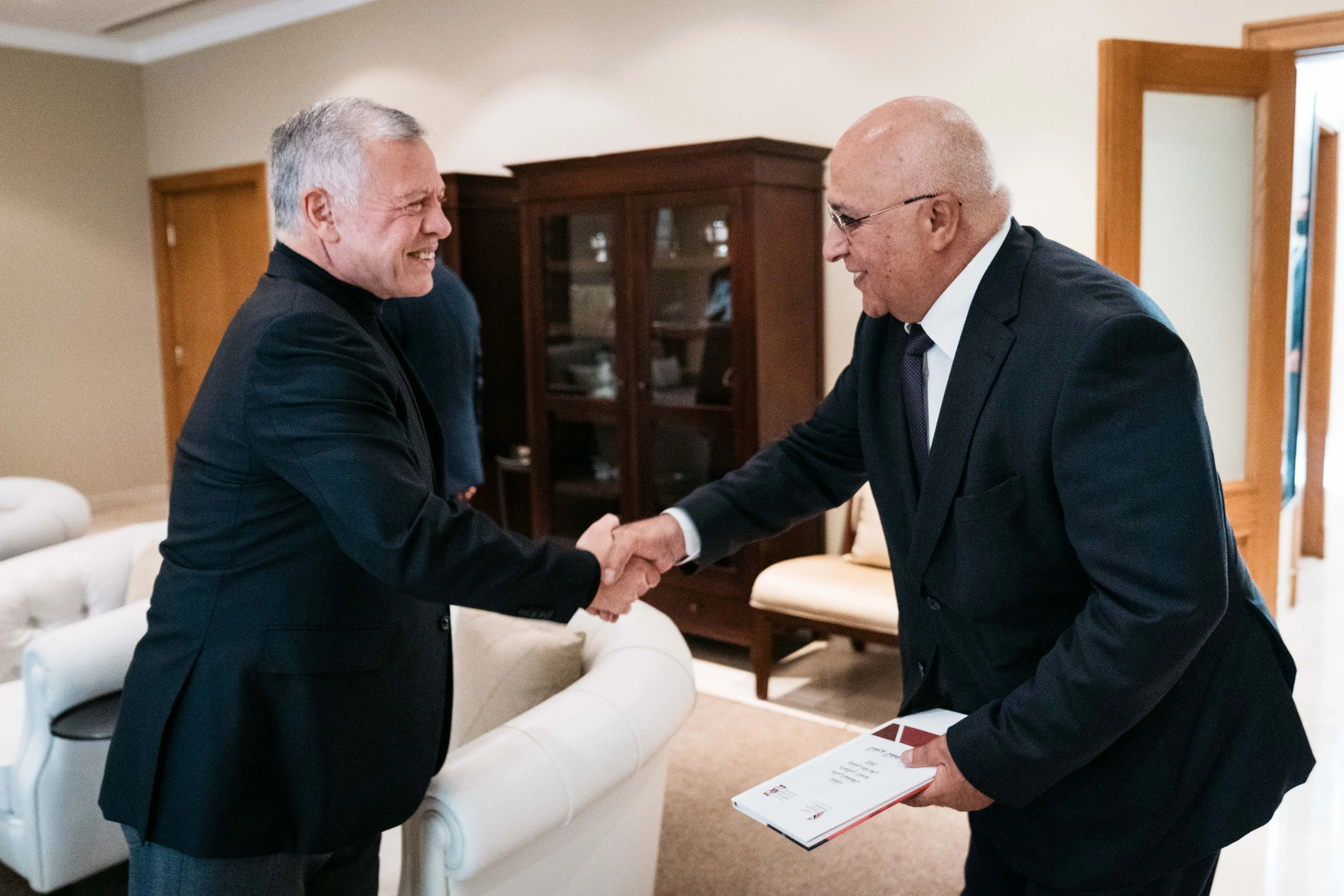 King receives IEC’s report on municipal, governorate council elections