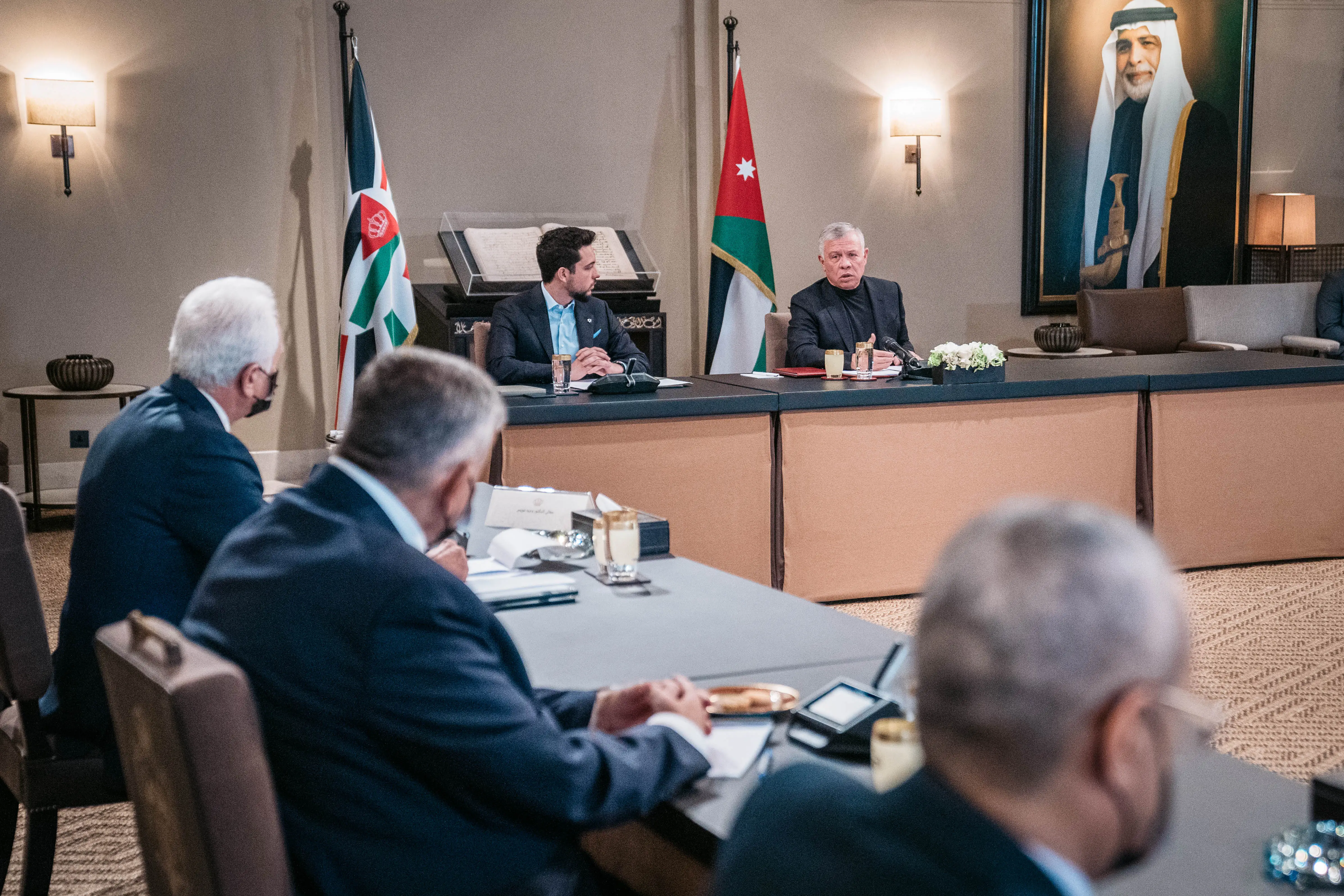 الملك: ضرورة العمل بشكل مؤسسي لمنع وضع أية حواجز أمام الشباب في المشاركة بالحياة السياسية