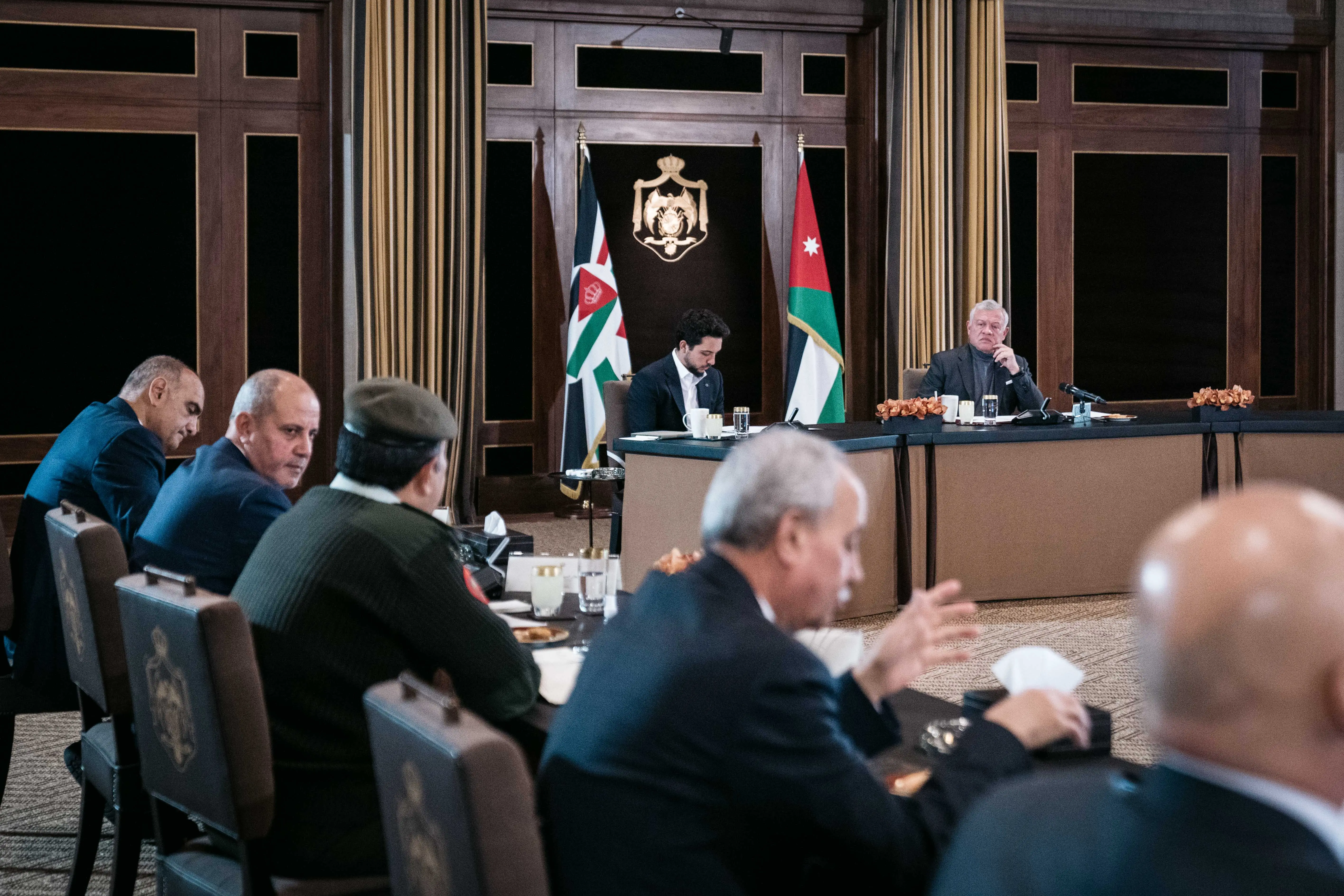 King meets textile industry representatives, stresses sector’s importance to national economy