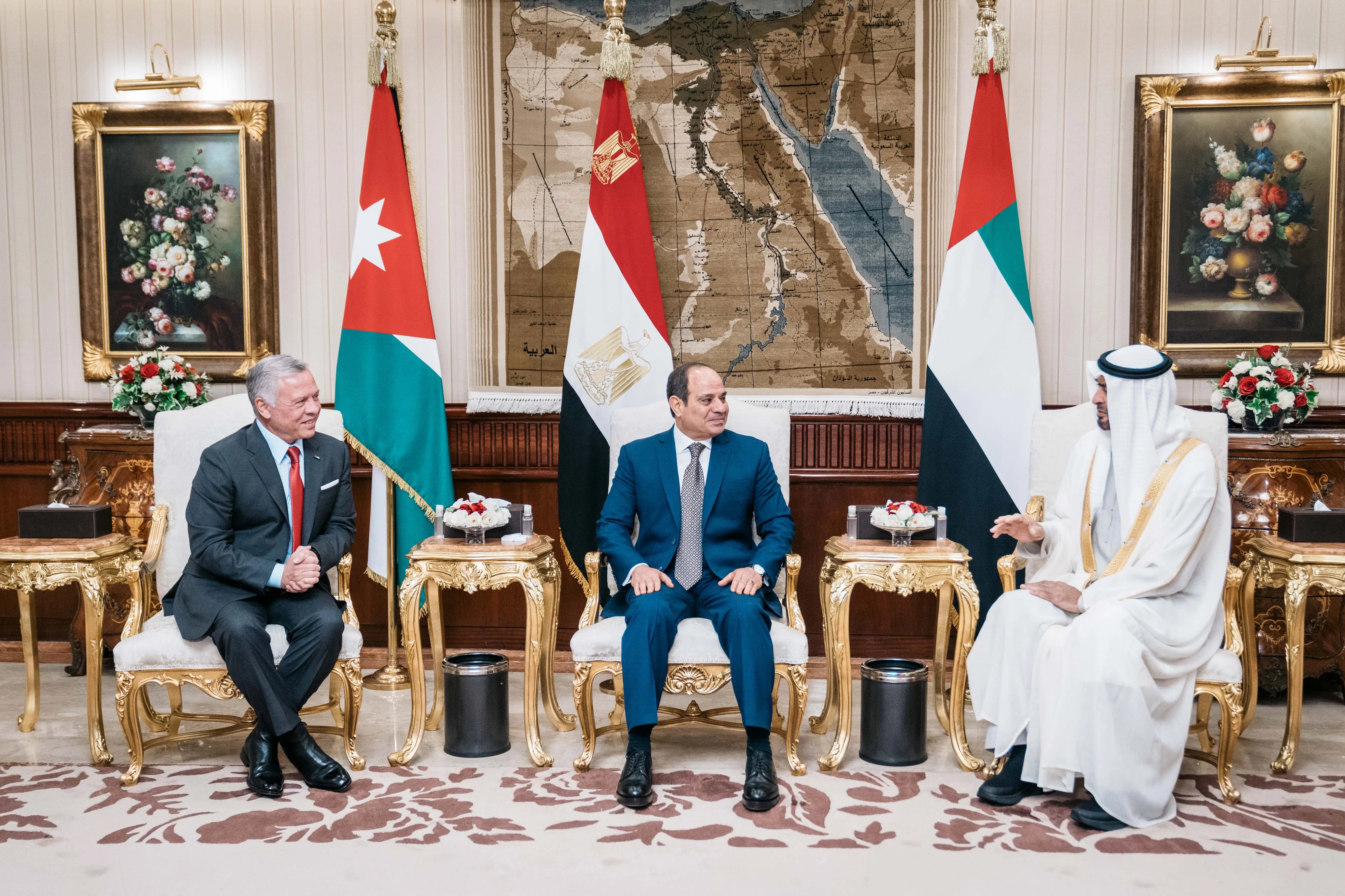 King meets Egyptian president, UAE crown prince in Cairo