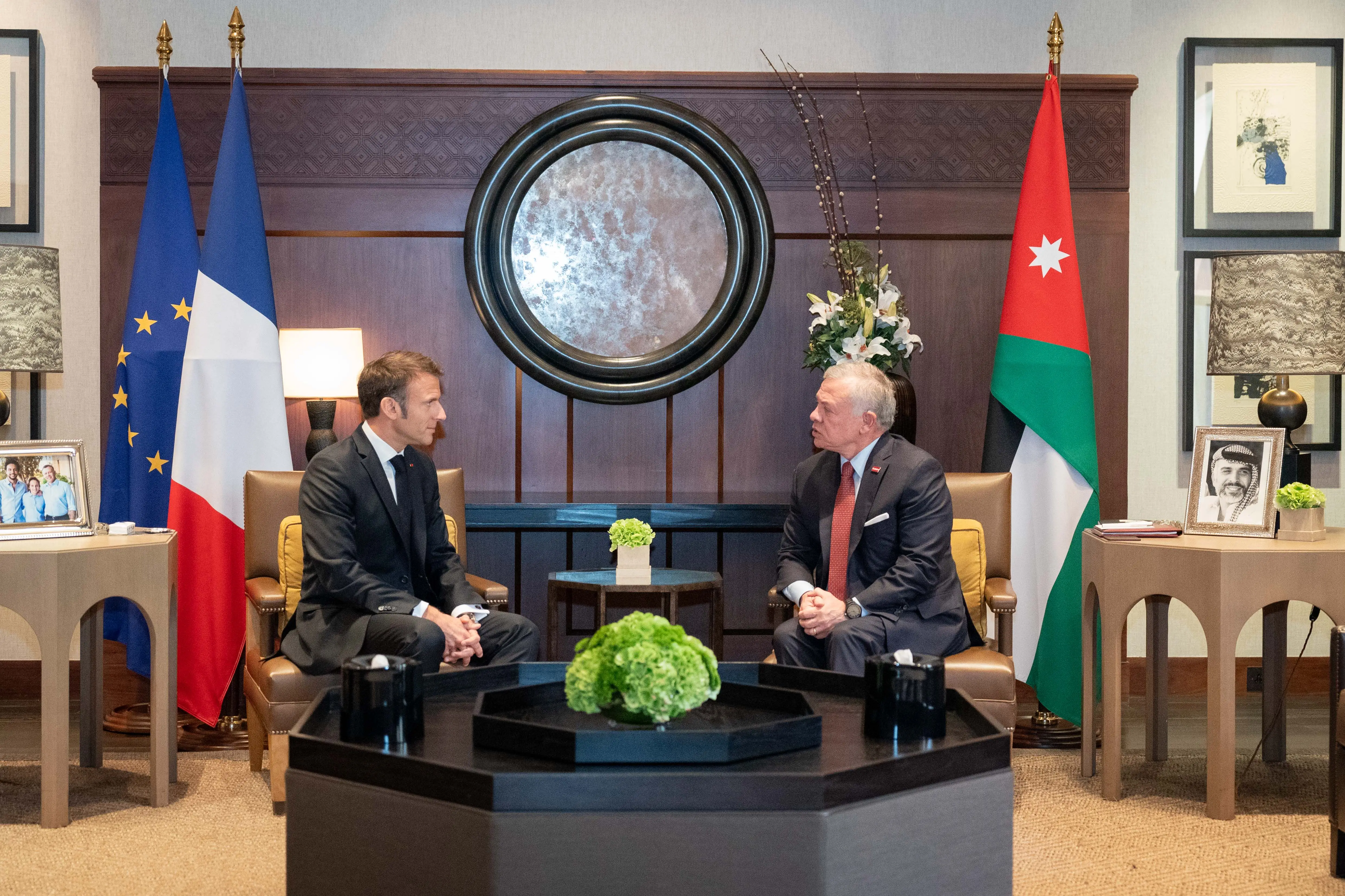 King receives France president, says stopping war on Gaza an absolute necessity