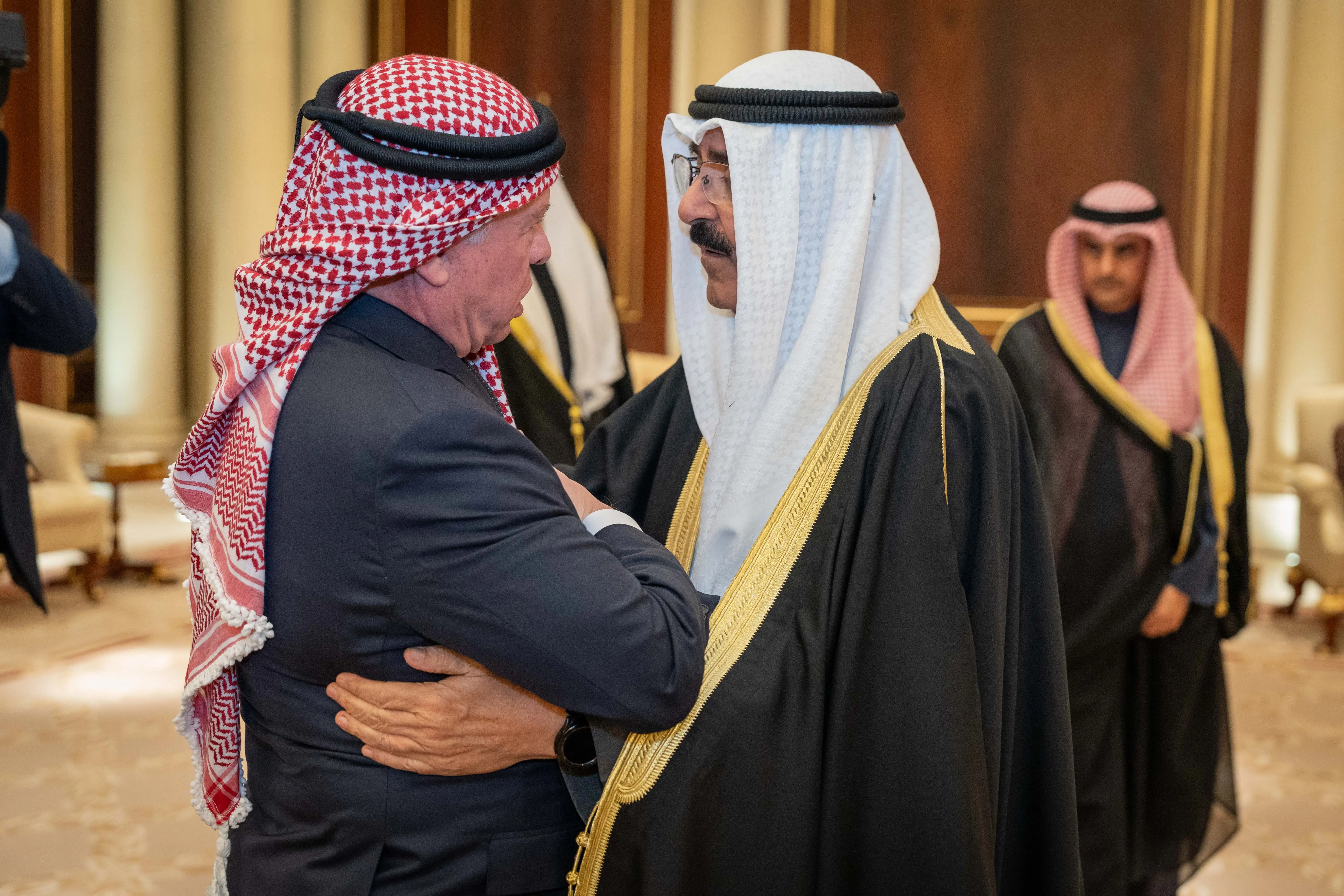 King, Crown Prince extend condolences to Kuwait emir over passing of Sheikh Nawaf