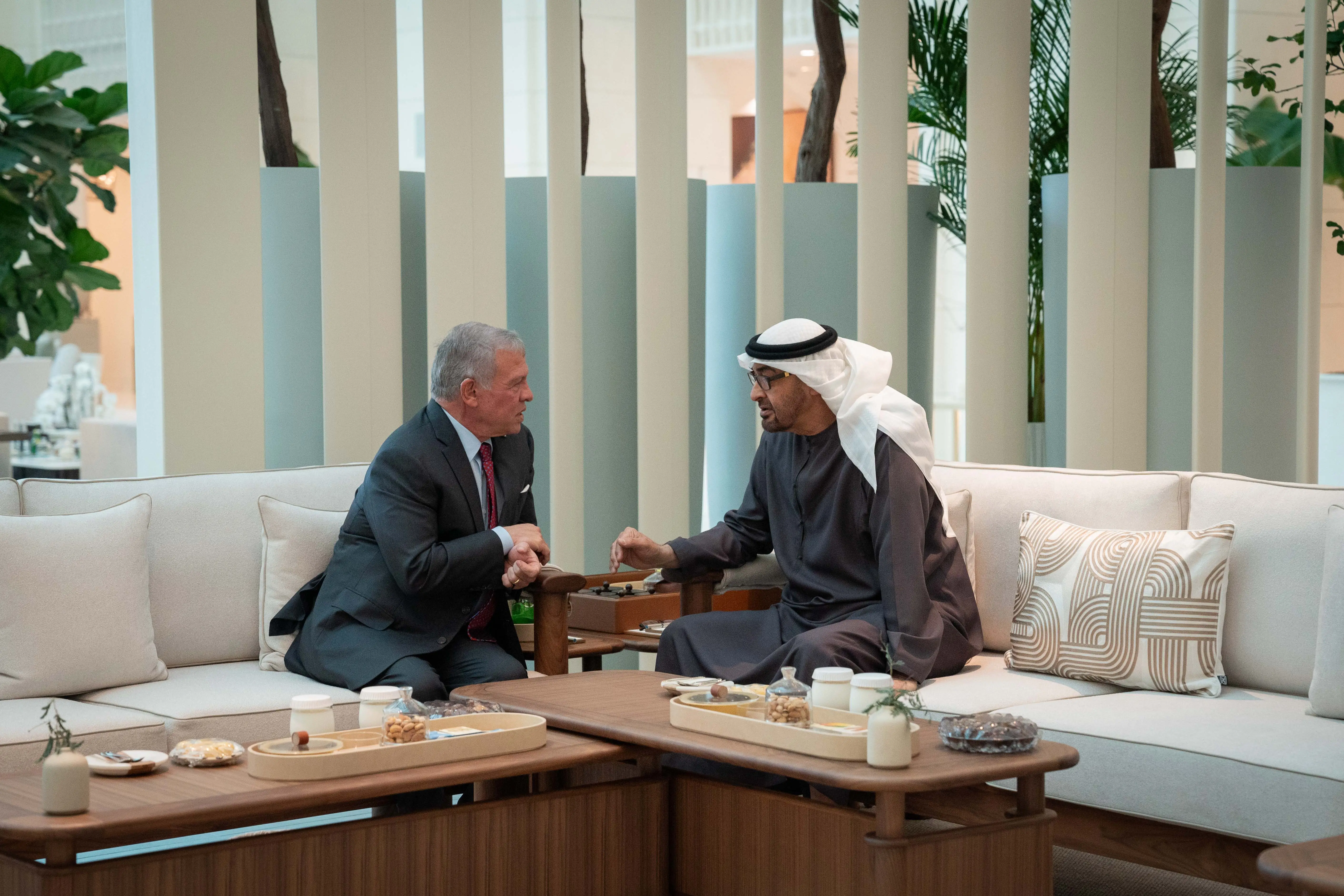 King meets UAE president in Abu Dhabi