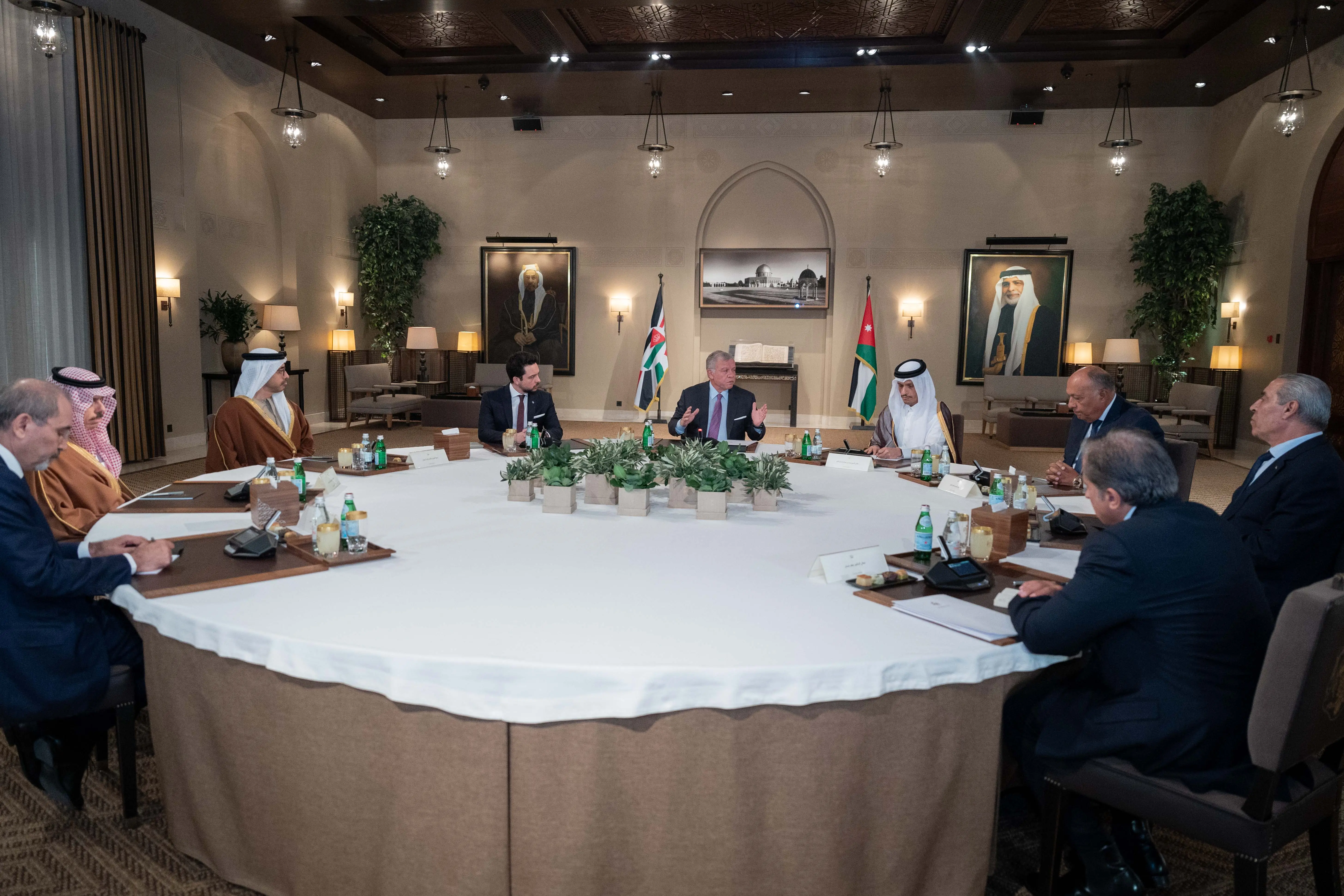 King receives Arab FMs, urges unity in addressing international community on Gaza