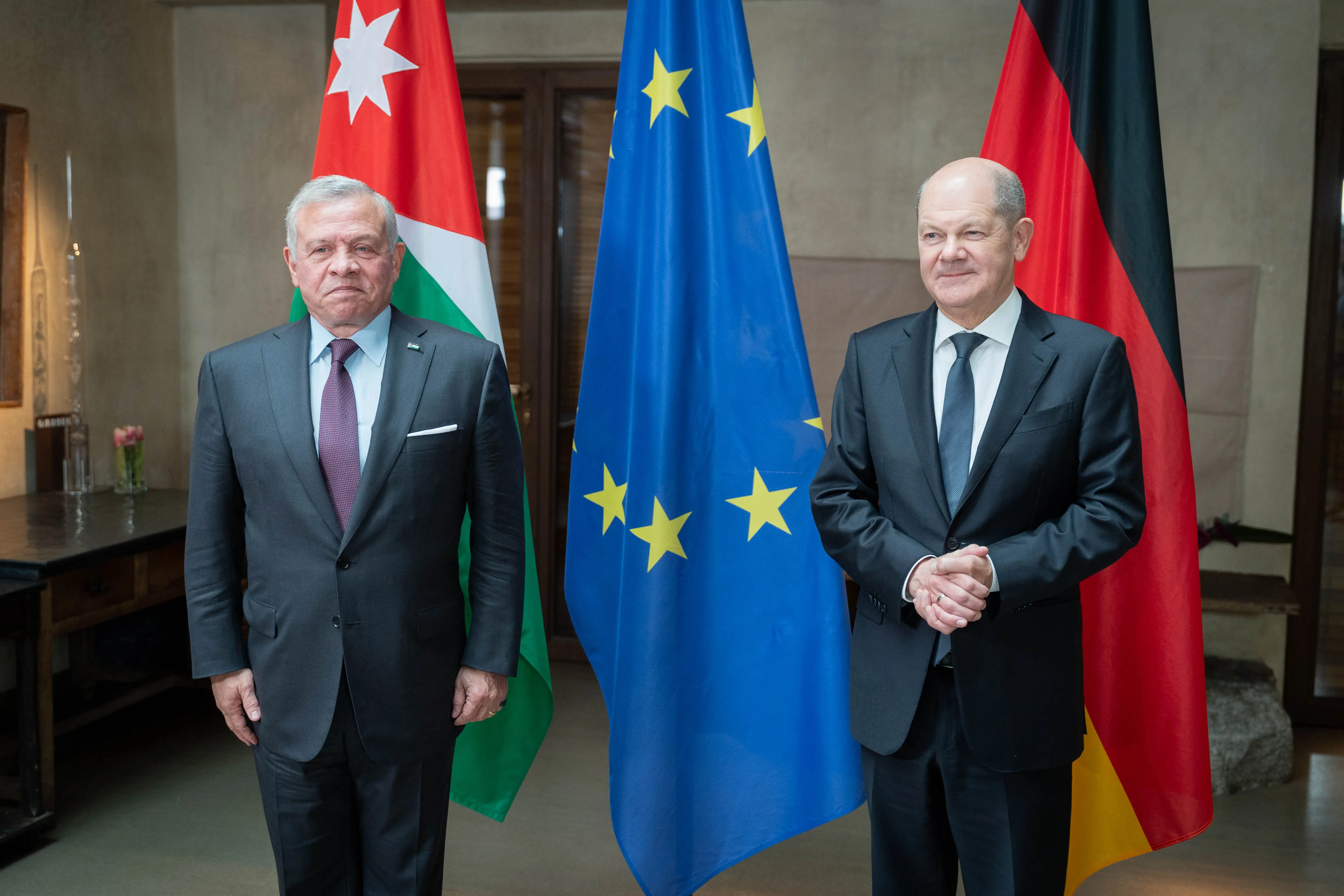 King meets German chancellor, urges stepping up international efforts to impose Gaza ceasefire