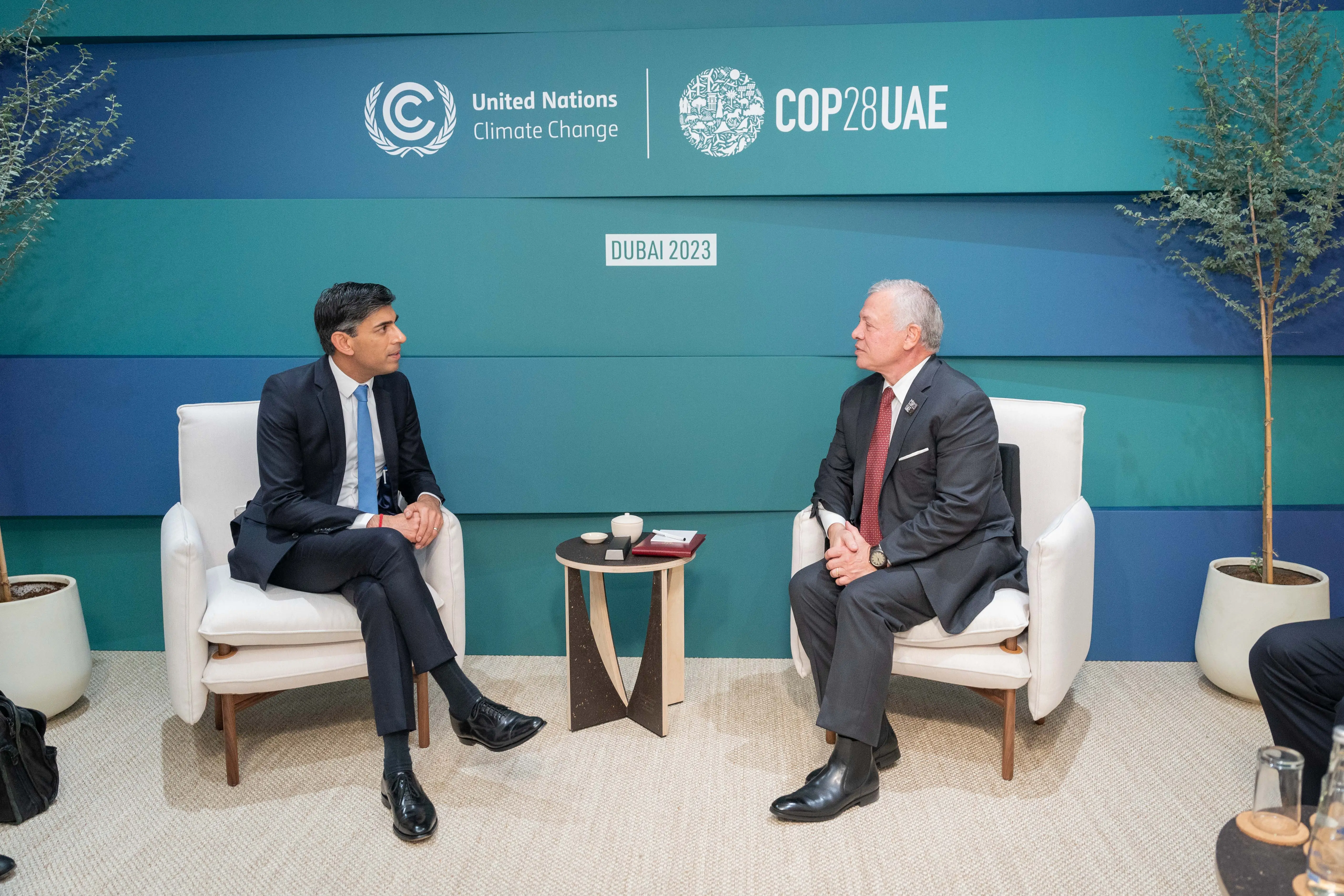 King meets with UK PM, warns against catastrophic outcomes of resuming war on Gaza, targeting densely populated areas