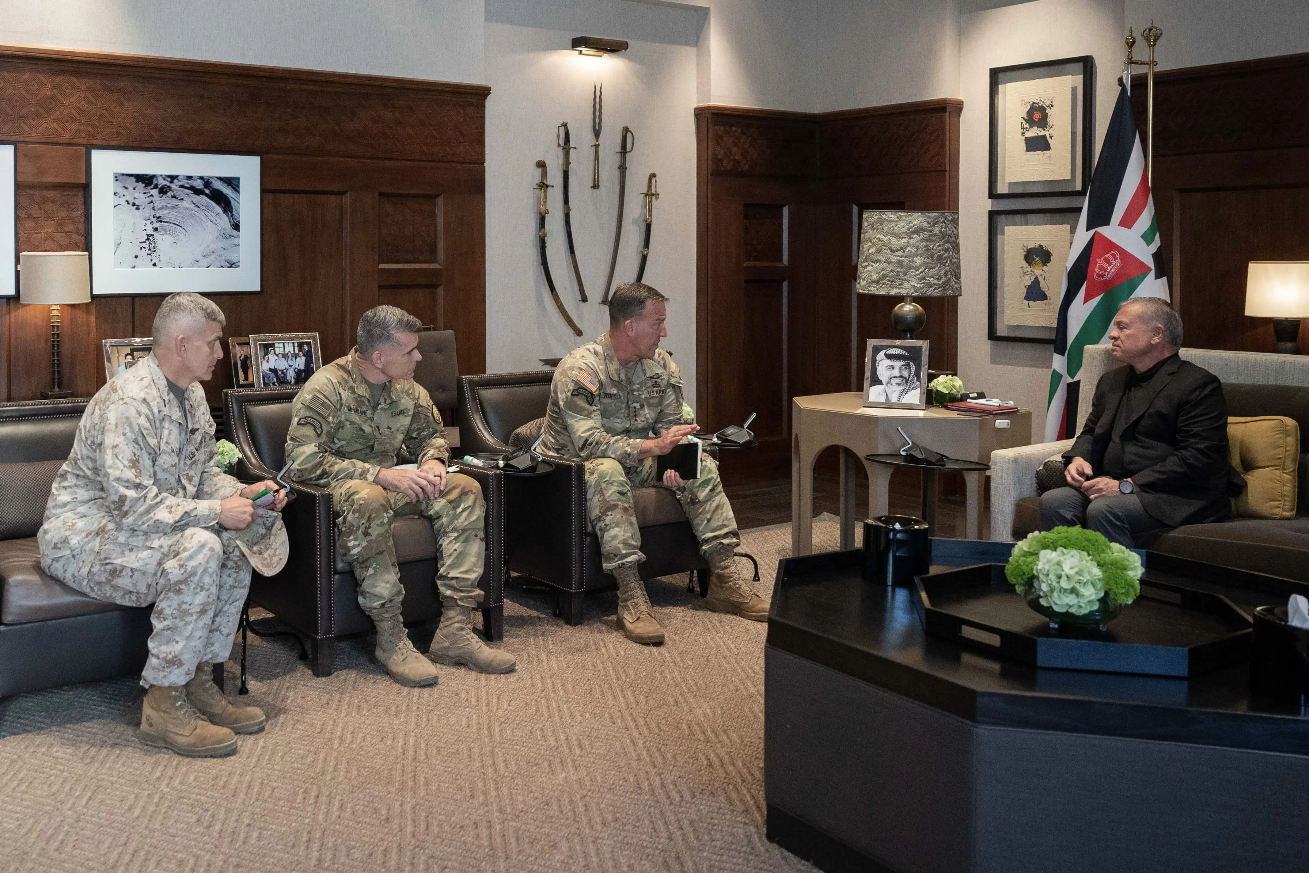 King meets US CENTCOM commander