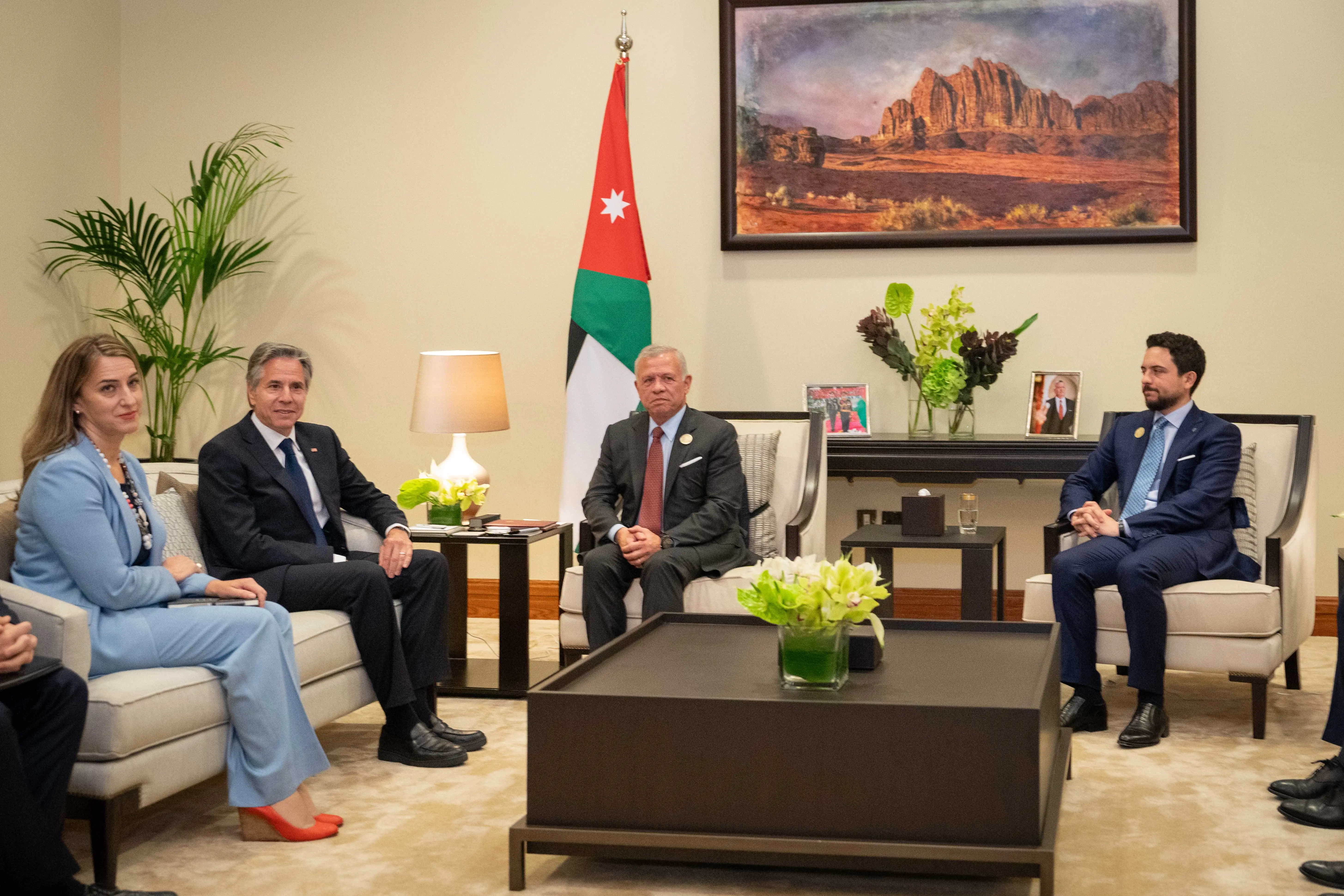 الملك يؤكد لـ بلينكن أهمية تكثيف الجهود لوقف تفاقم الوضع الإنساني المأساوي في غزة