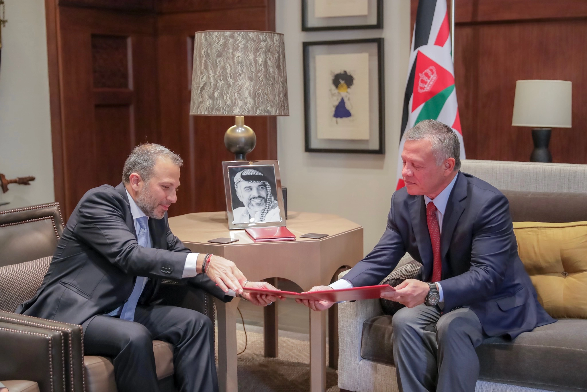 King receives Lebanese FM