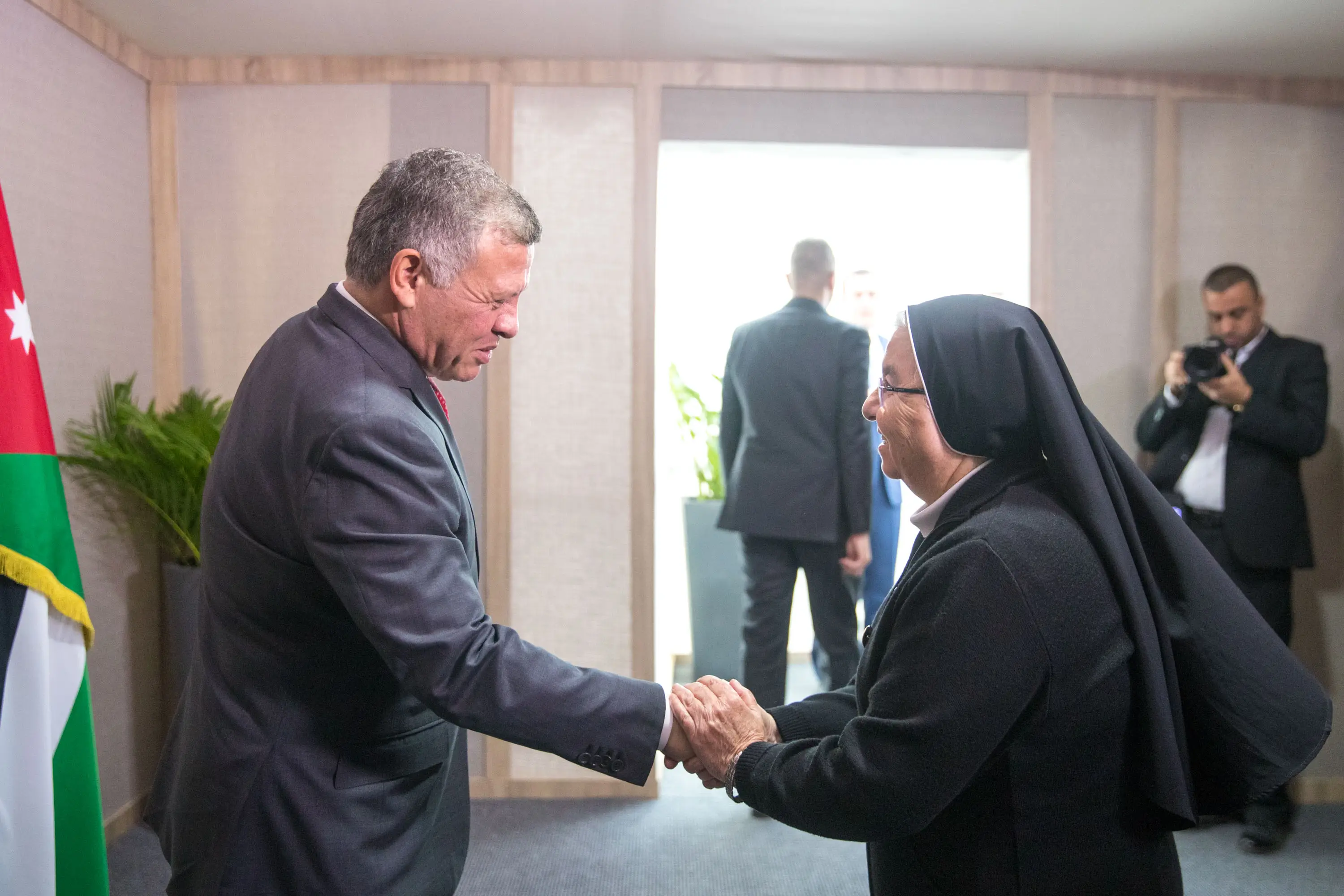 King meets Christian leaders, figures from Jordan, Jerusalem