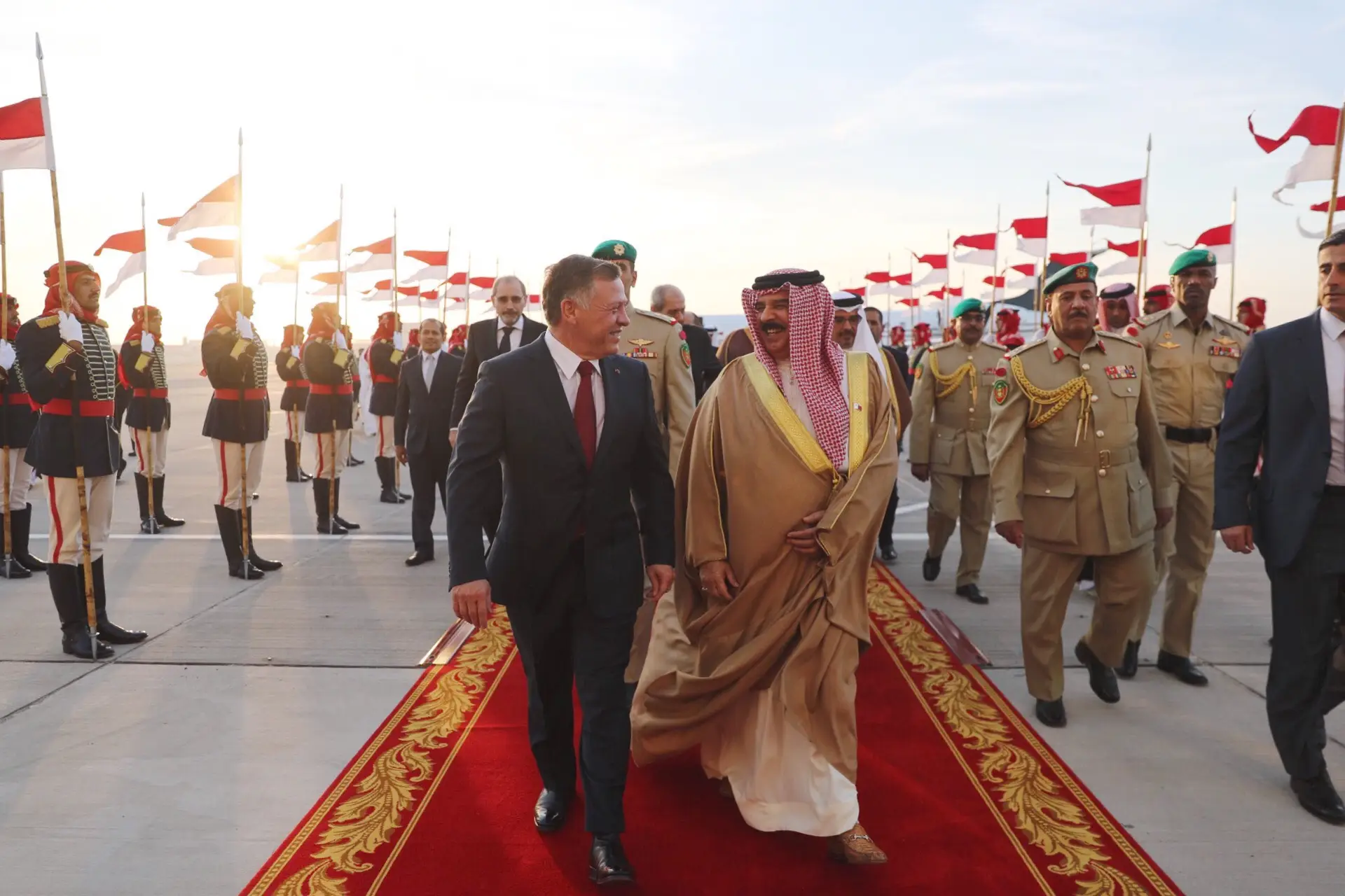 King arrives in Bahrain