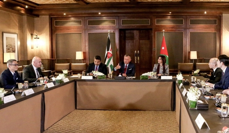 King receives delegation of CEOs, chairs of leading Chinese companies