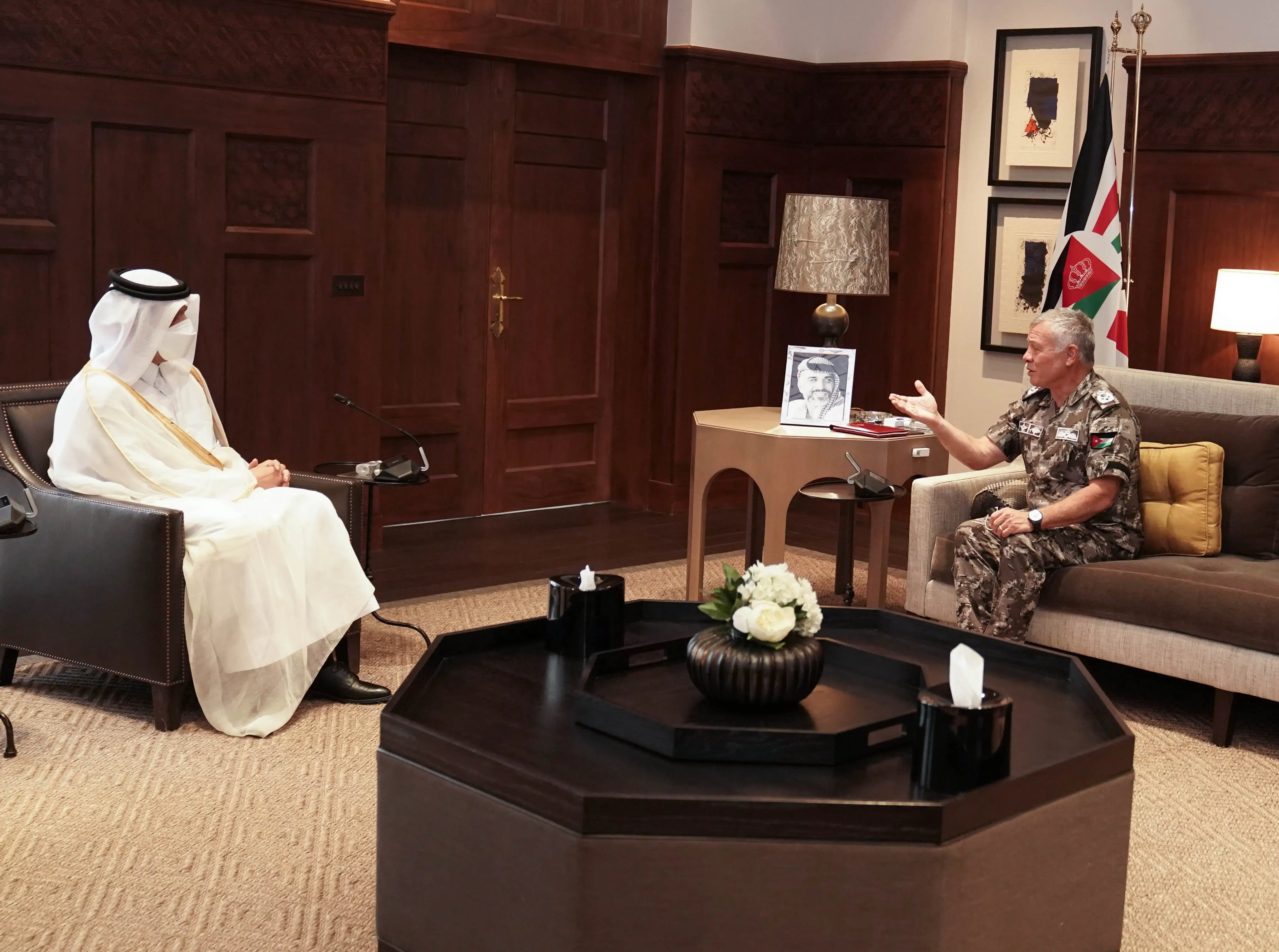King receives Qatar deputy PM
