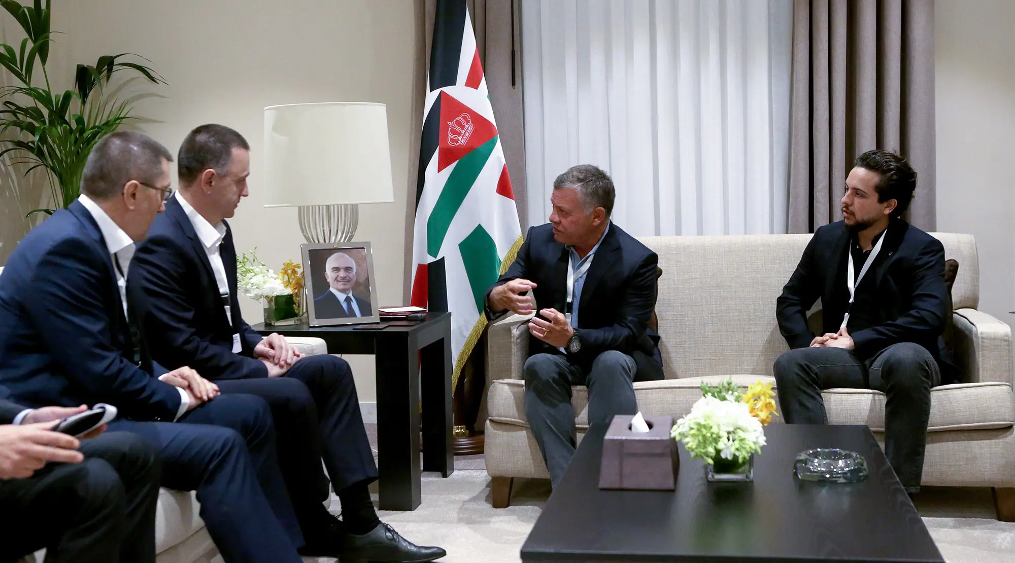 King receives Romanian minister of national defence