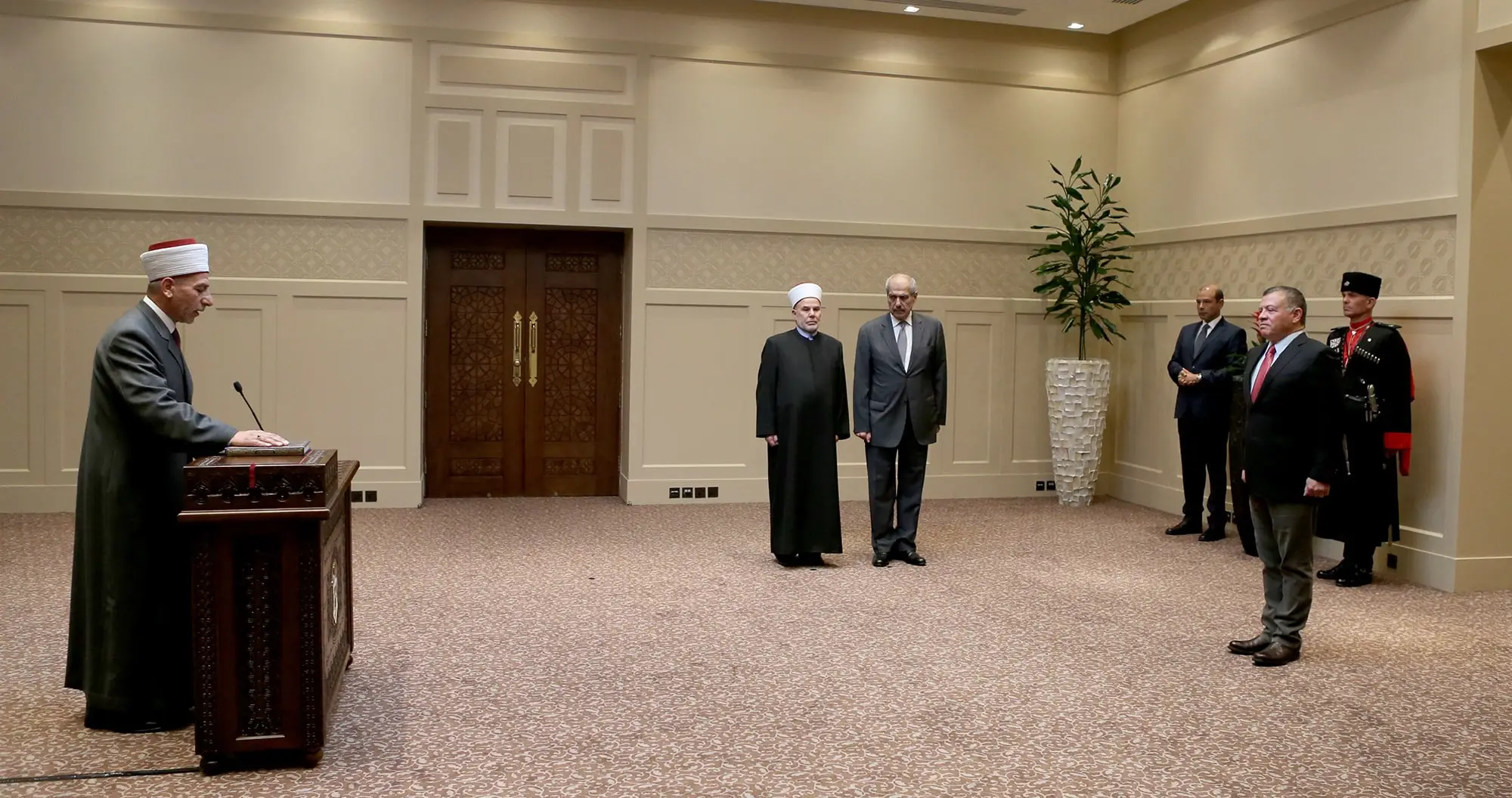 King swears in Smadi as president of Higher Sharia Court
