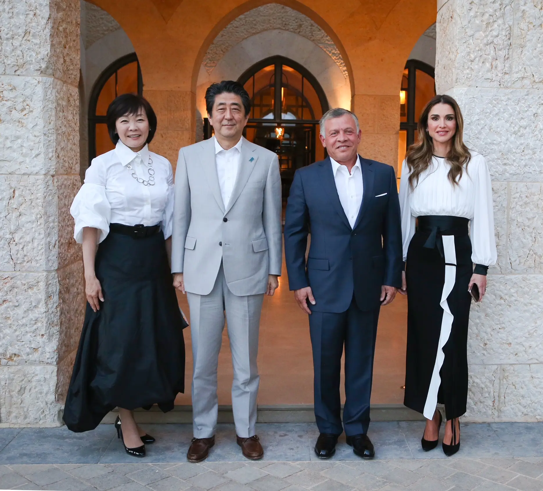 King, Queen host dinner in honour of Japanese PM, spouse