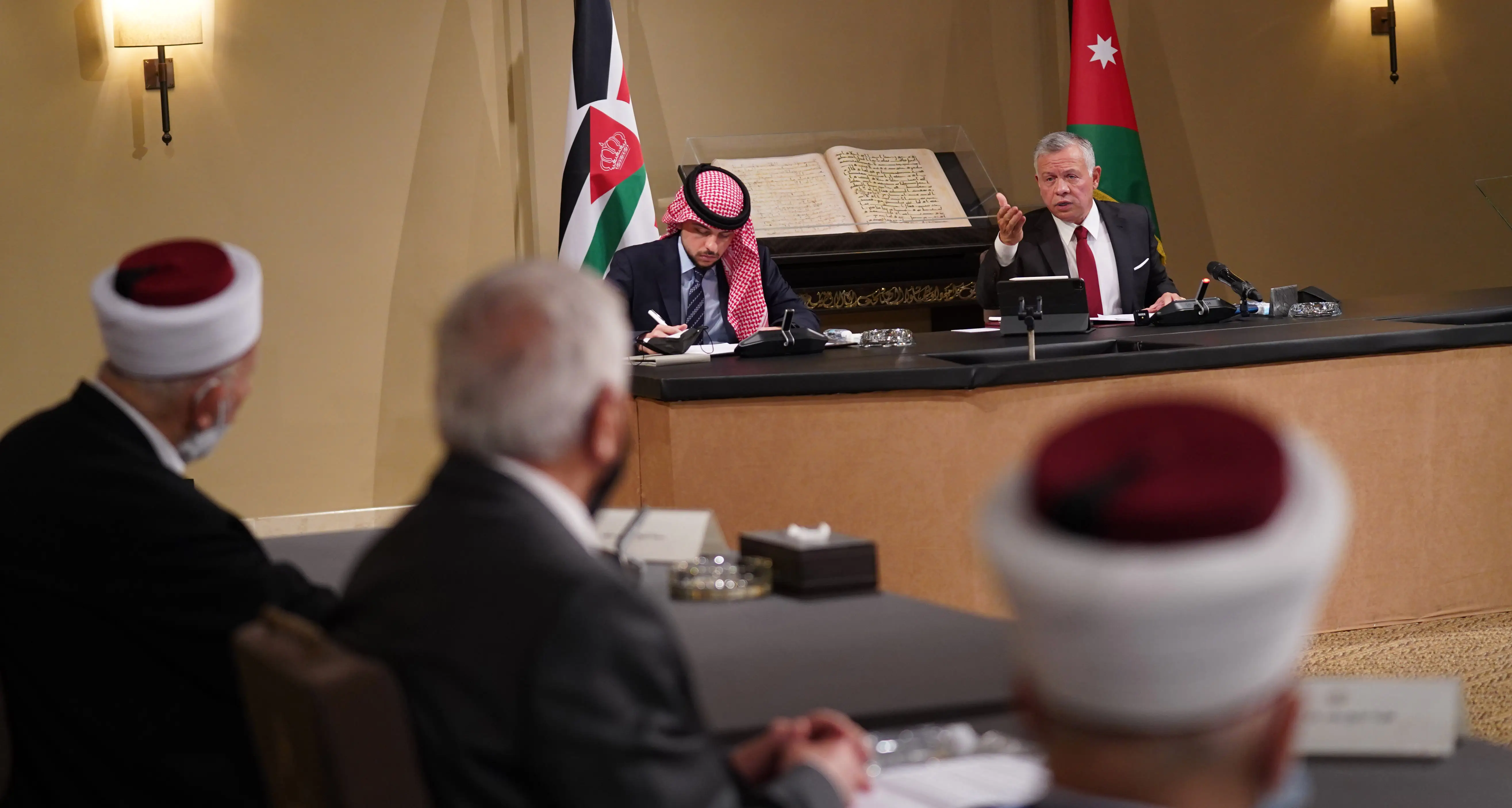 King meets Jerusalem awqaf representatives, church leaders, reaffirms support for steadfastness of Jerusalemites