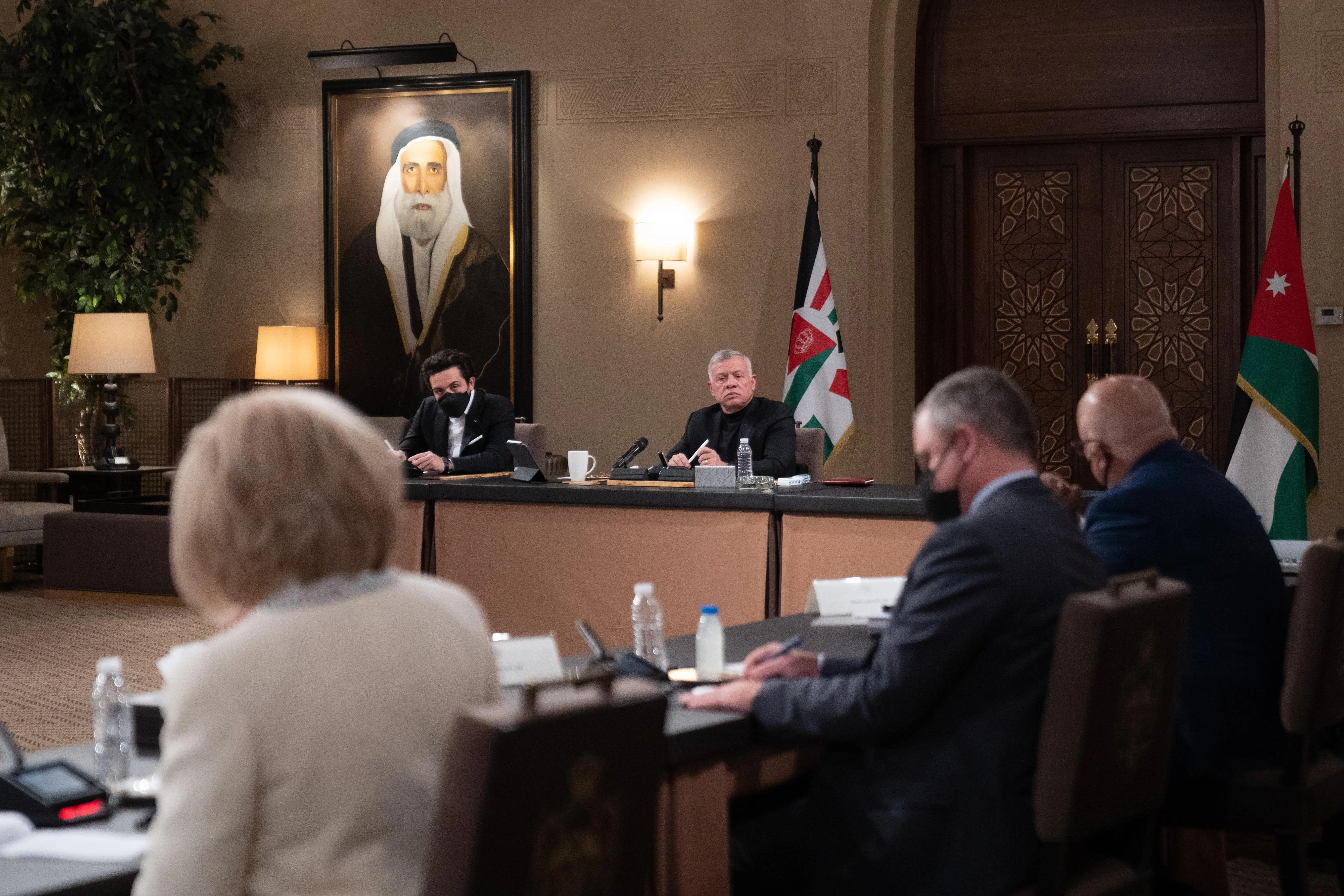 الملك يؤكد ضرورة ترجمة توصيات اللجنة الملكية لتحديث المنظومة السياسية على أرض الواقع