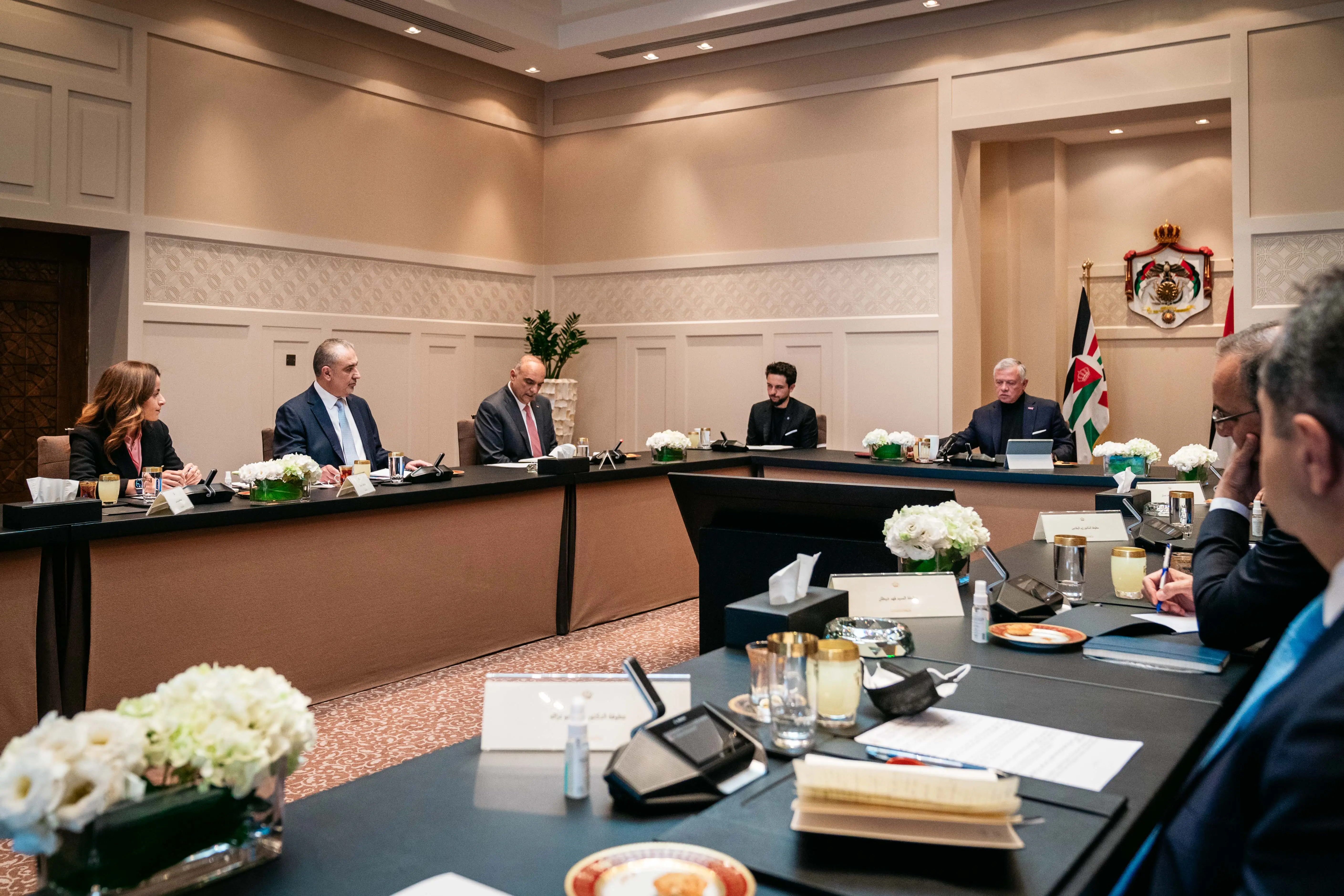 King briefed on government’s progress in implementing economic vision in first four months