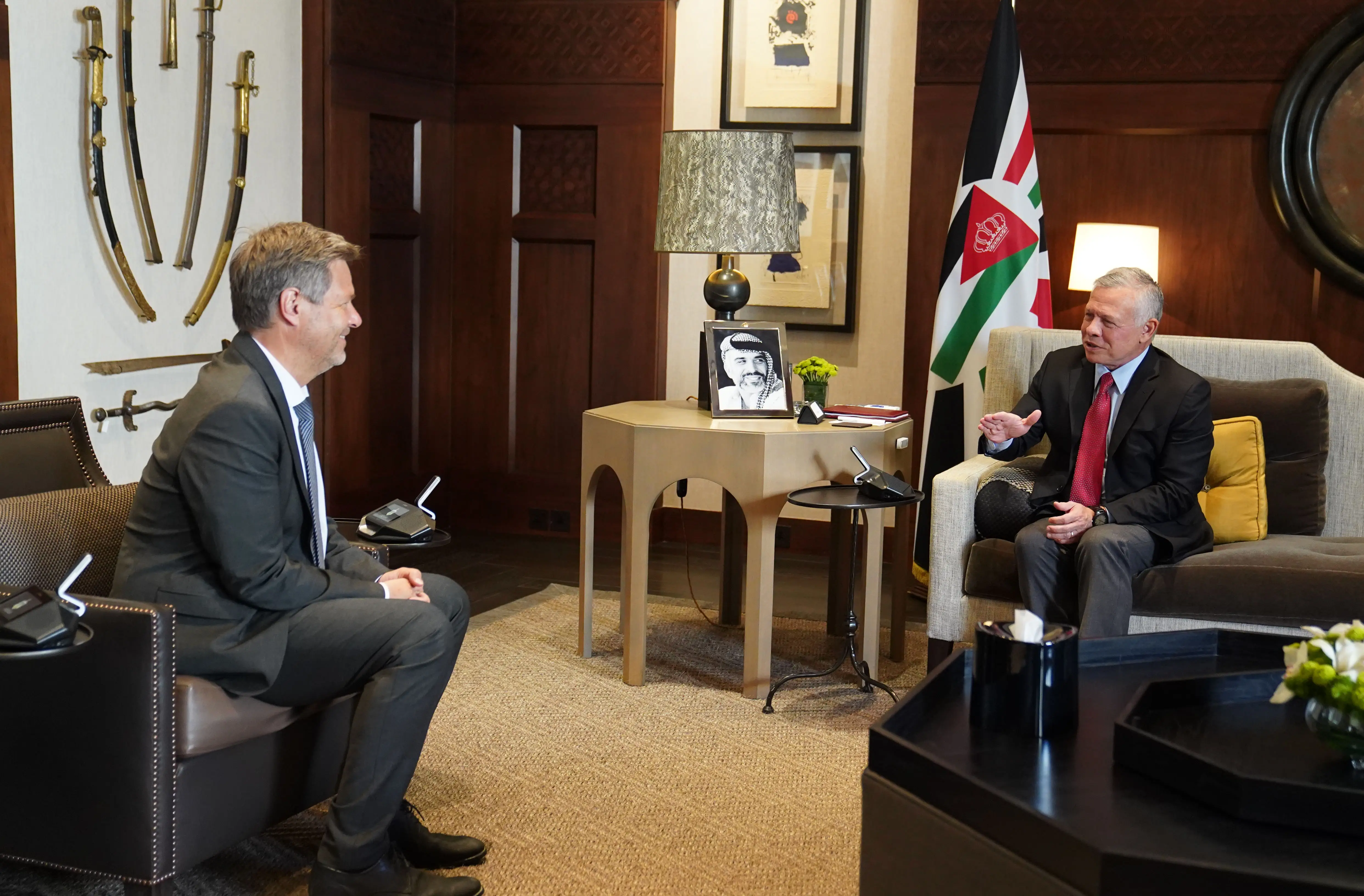 King receives German vice chancellor